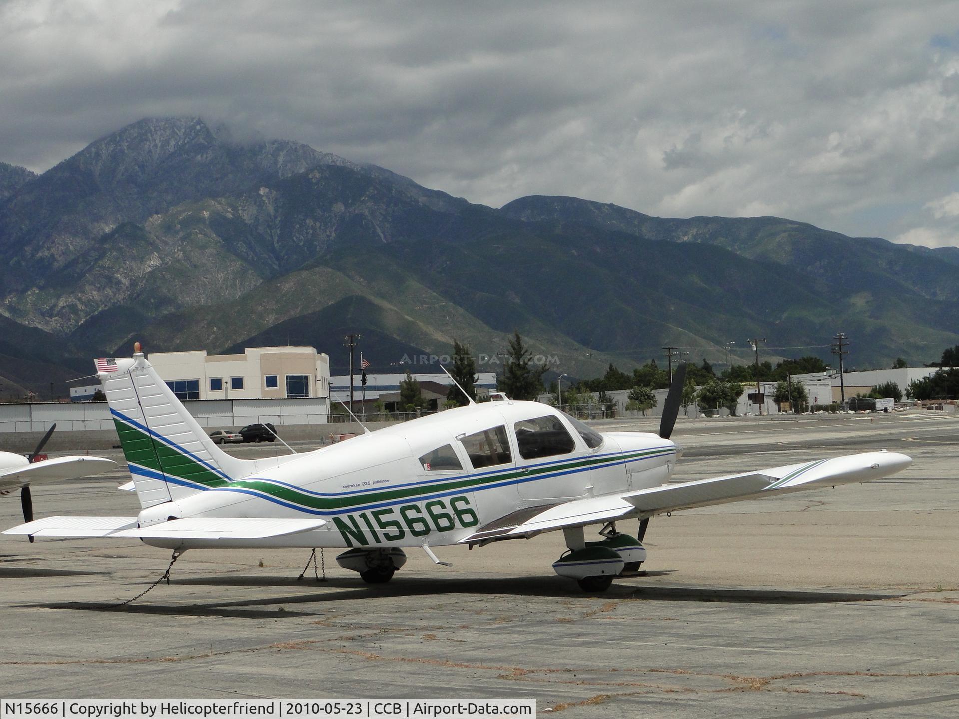 N15666, 1972 Piper PA-28-235 C/N 28-7310065, Parked at Cable