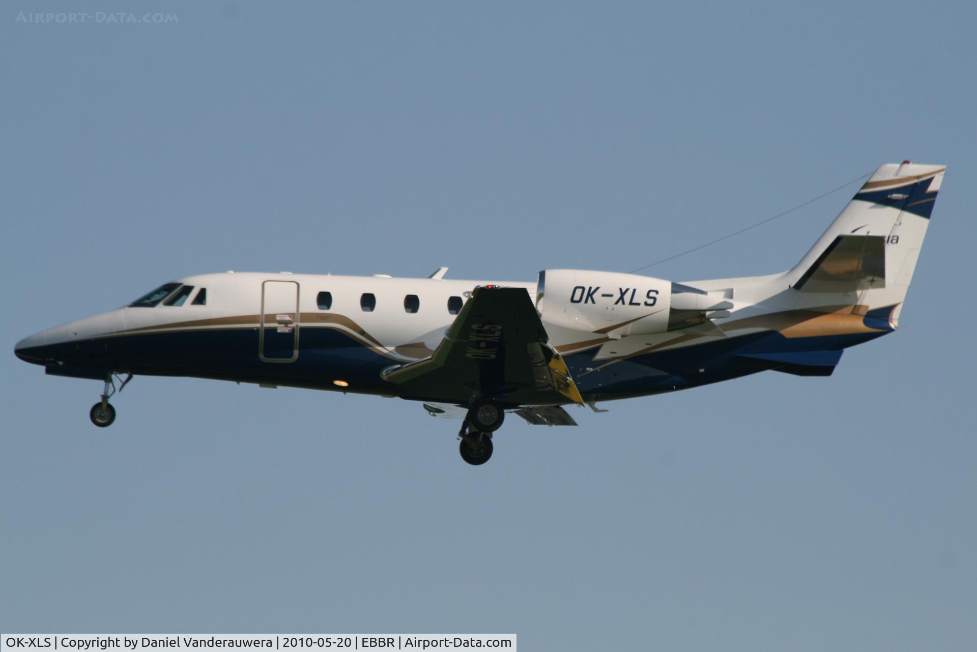 OK-XLS, 2010 Cessna 560XL Citation XLS+ C/N 560-6060, Arrival to RWY 25L