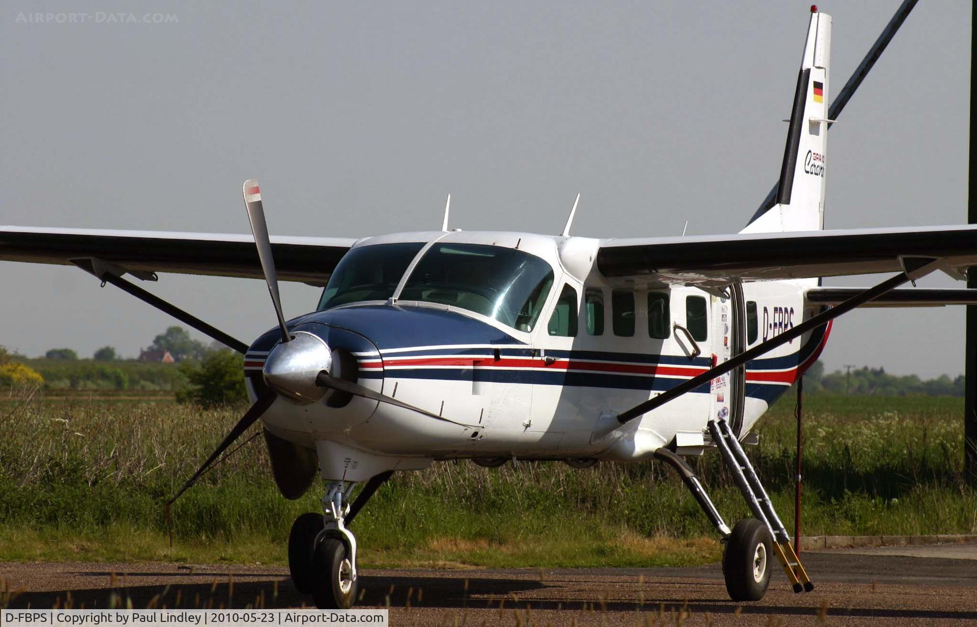 D-FBPS, 1998 Cessna 208B Grand Caravan C/N 208B0494, Awaiting the next load of Parachutists at Langar !