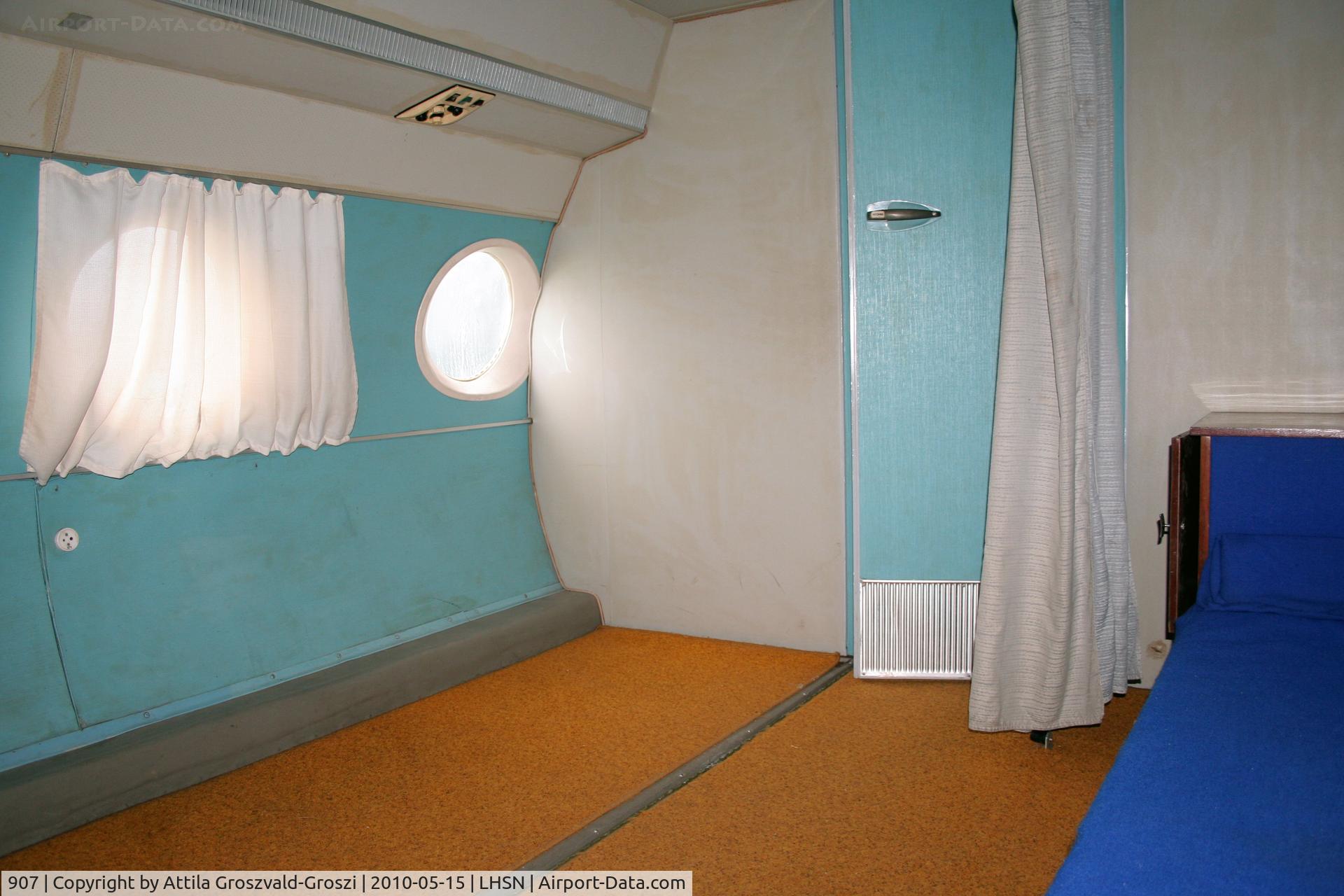 907, 1967 Antonov An-24V C/N 77303907, Szolnok-Szandaszölös airplane museum. - Sleeping cabin