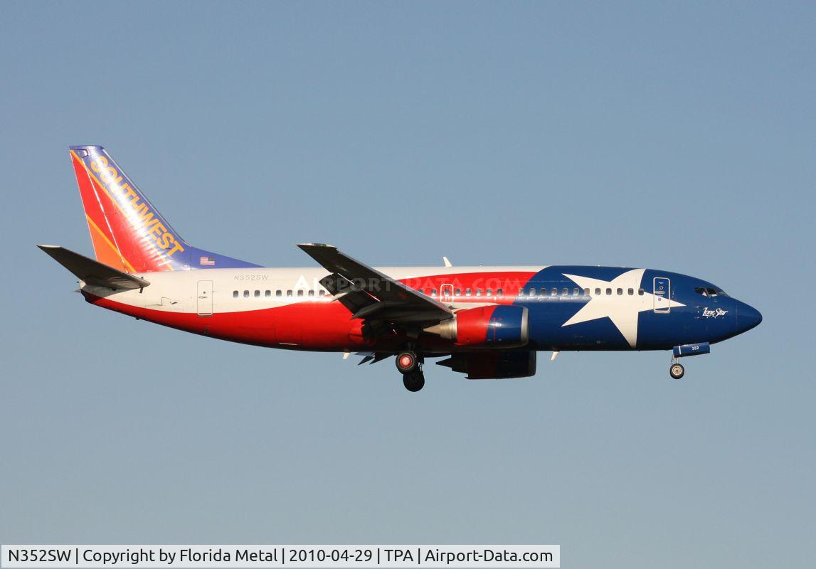 N352SW, 1990 Boeing 737-3H4 C/N 24888, Lonestar One