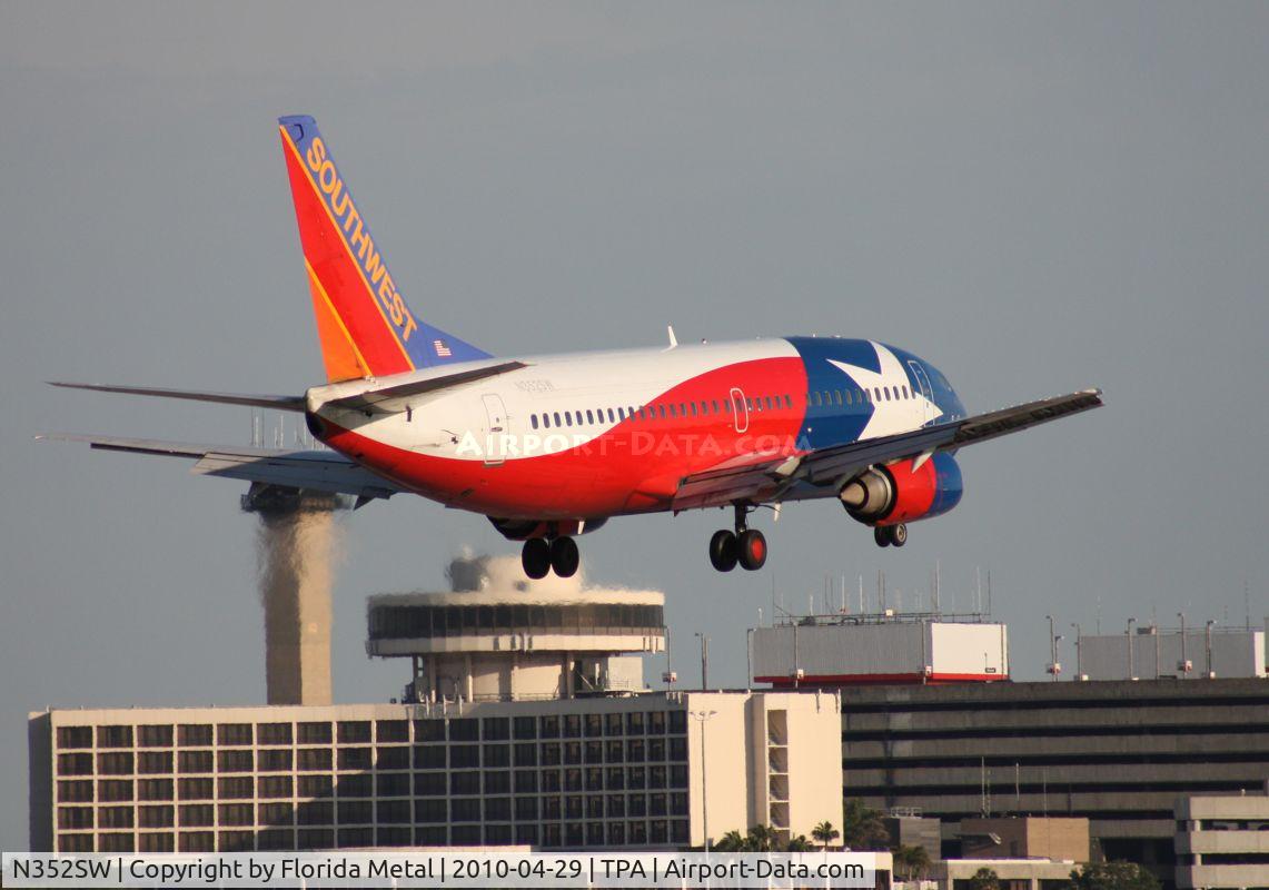 N352SW, 1990 Boeing 737-3H4 C/N 24888, Southwest 737-300