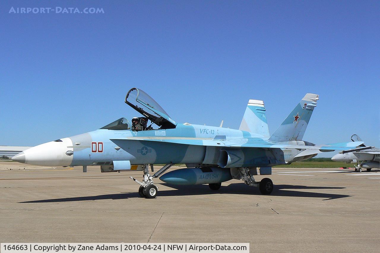 164663, 1992 McDonnell Douglas F/A-18C Hornet C/N 1090, At the 2010 NAS-JRB Fort Worth Airshow