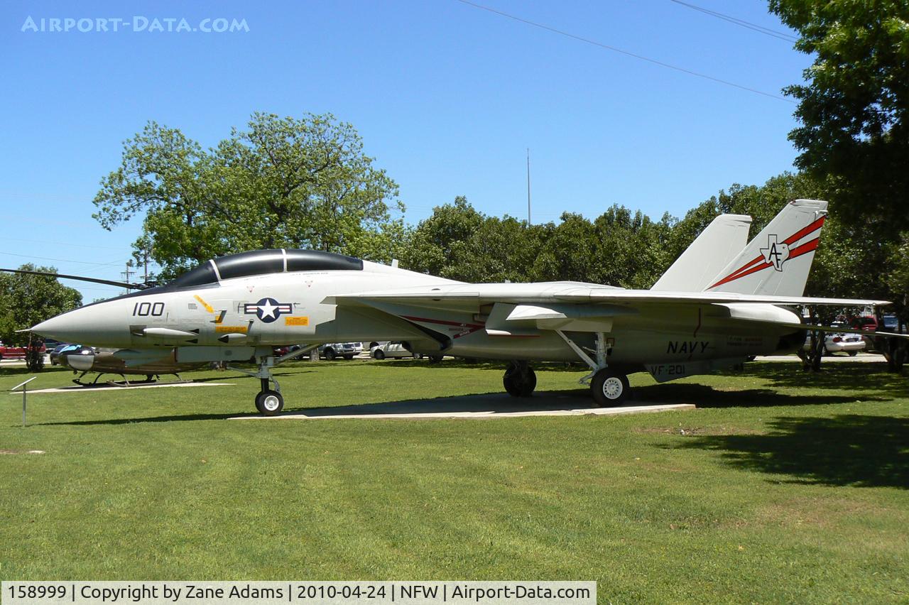 158999, Grumman F-14A-70-GR Tomcat C/N 60, Displayed at the front gate - NASJRB Fort Worth