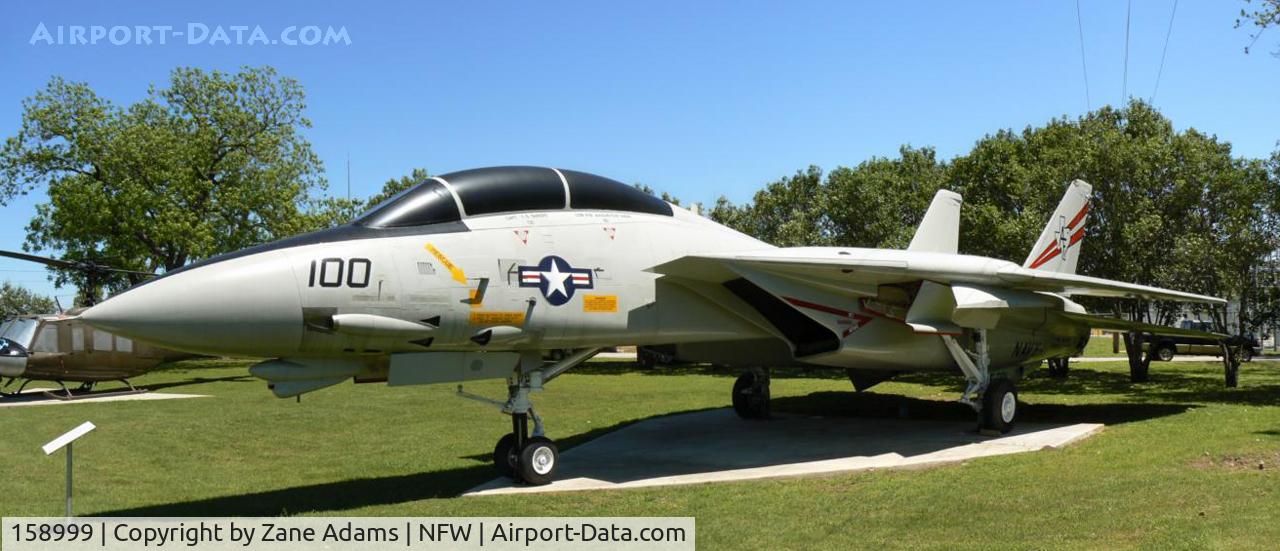 158999, Grumman F-14A-70-GR Tomcat C/N 60, Displayed at the front gate - NASJRB Fort Worth