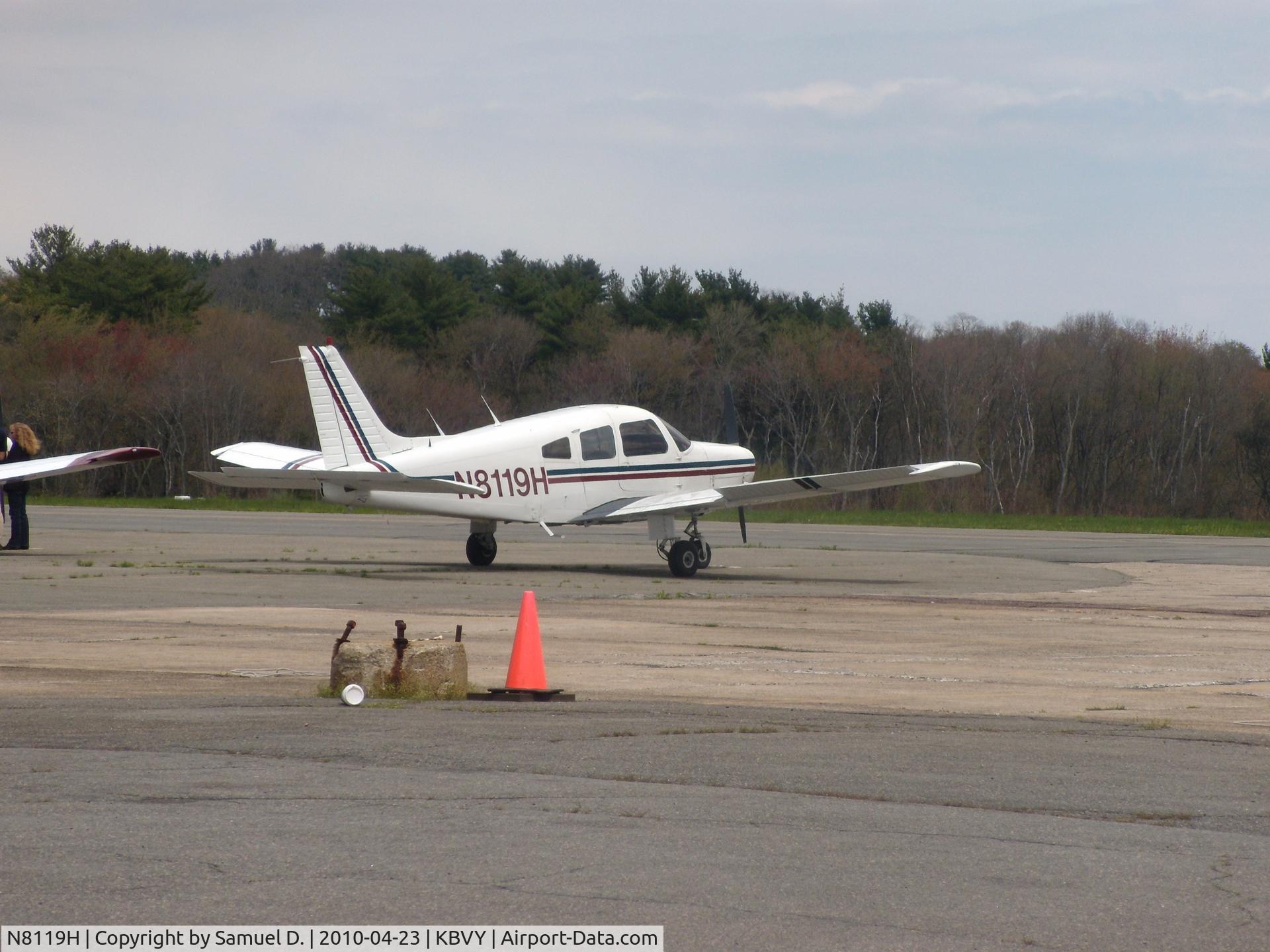N8119H, 1980 Piper PA-28-161 C/N 28-8016127, N8119H at the ramp.