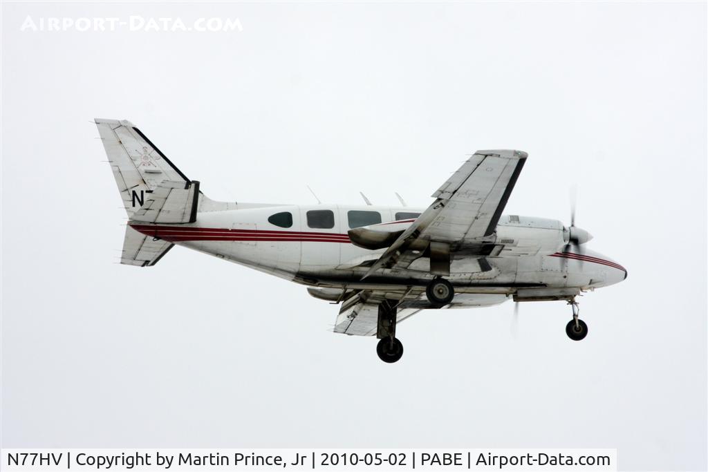 N77HV, 1981 Piper PA-31-350 Chieftain C/N 318152193, Grant Air Navajo landing runway 18