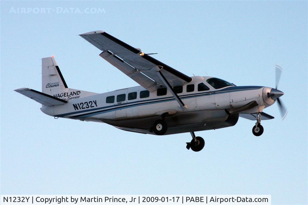 N1232Y, 1996 Cessna 208B C/N 208B0566, ERA Alaska landing Bethel