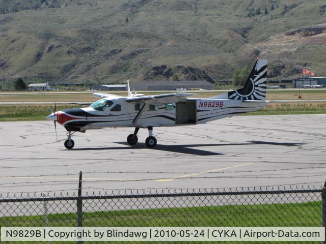 N9829B, 1988 Cessna 208B Grand Caravan C/N 208B-0116, On the main apron after a paradrop