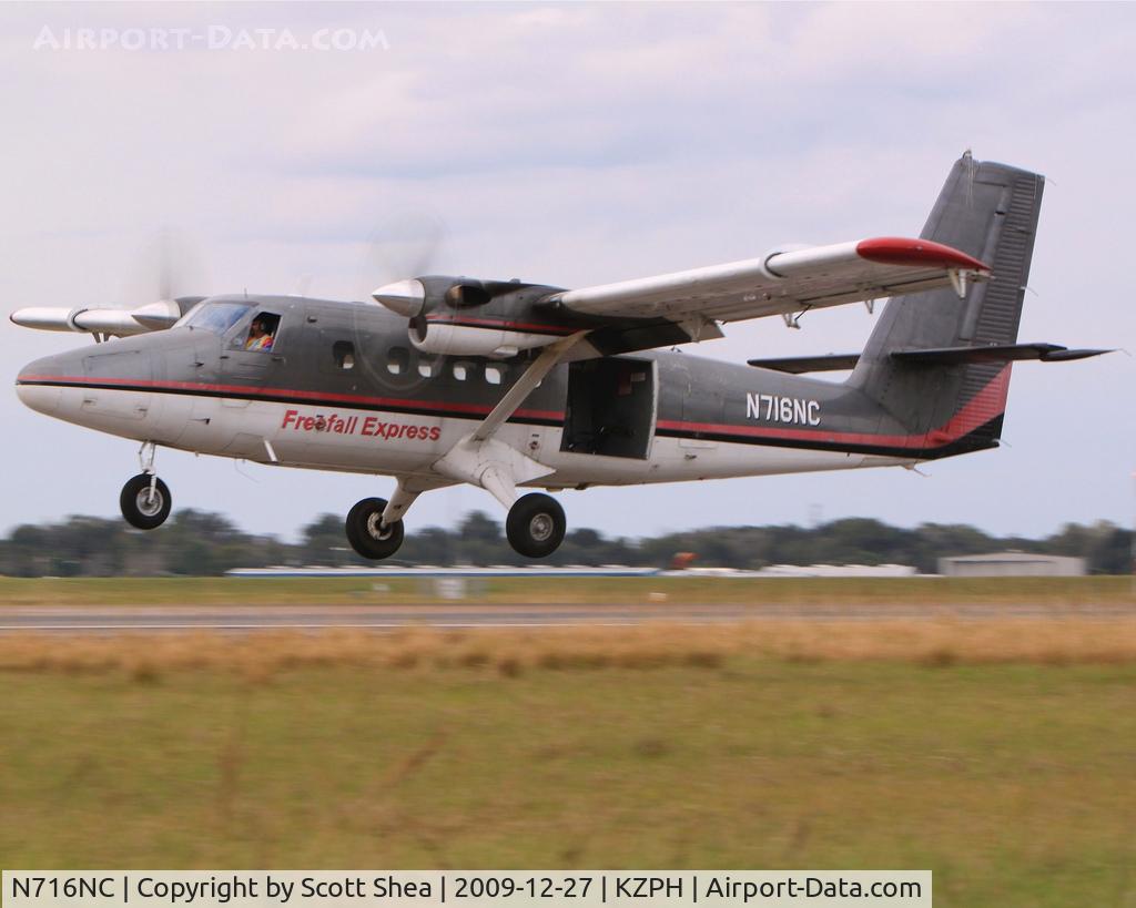 N716NC, 1968 De Havilland Canada DHC-6 Twin Otter C/N 110, Landing ZPH, beat one skydiver down!