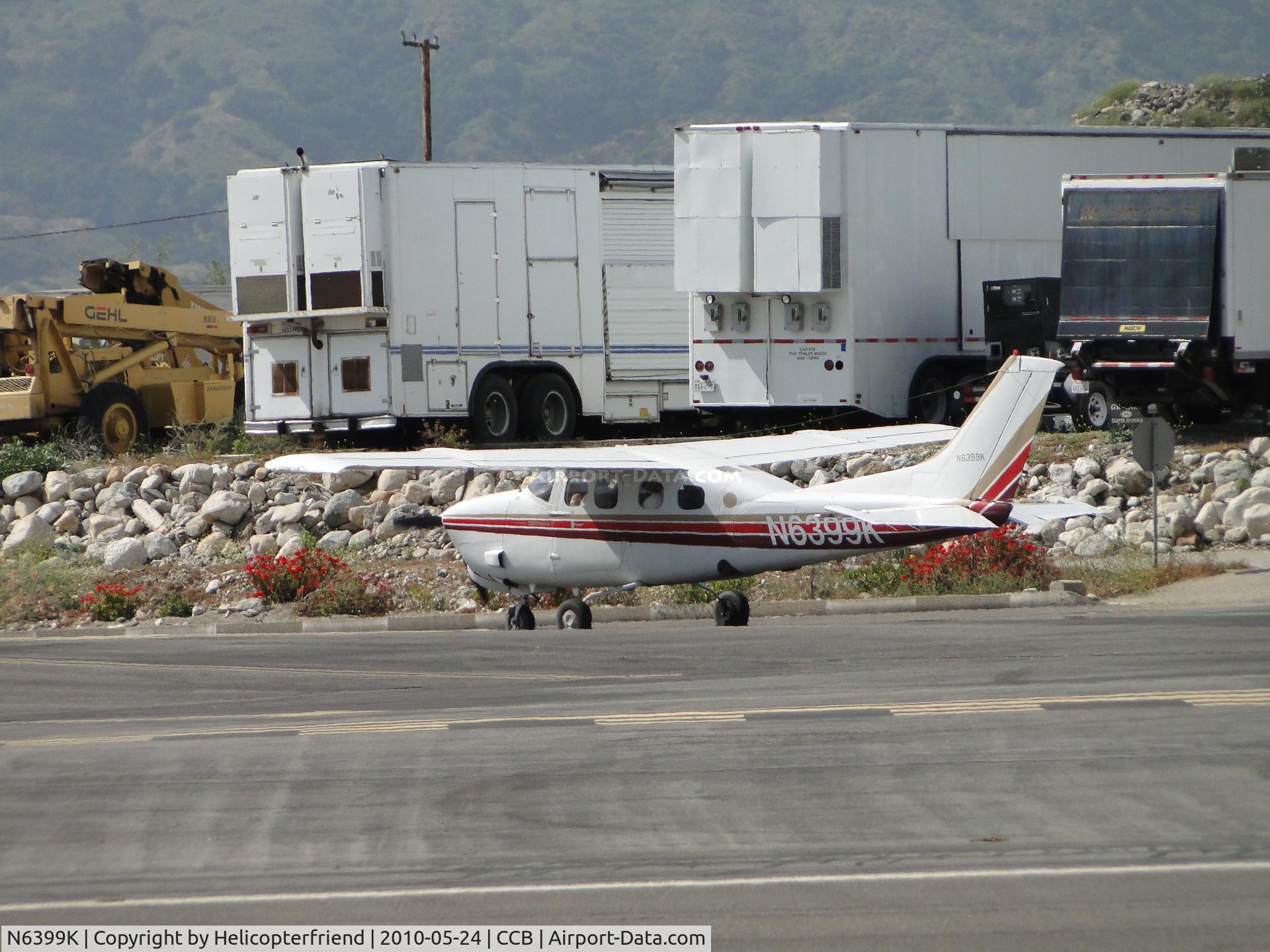 N6399K, 1979 Cessna P210N Pressurised Centurion C/N P21000397, Taxiing to fuel station