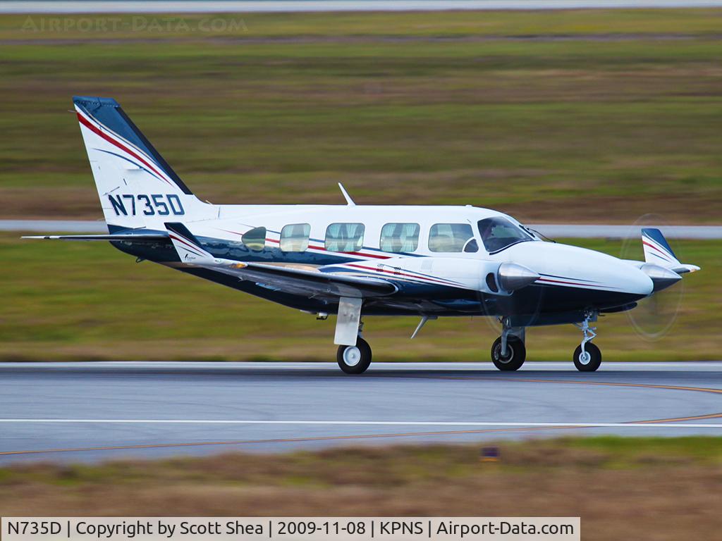 N735D, 1978 Piper PA-31-325 Navajo C/R C/N 31-7812089, taking off, low shutter speed