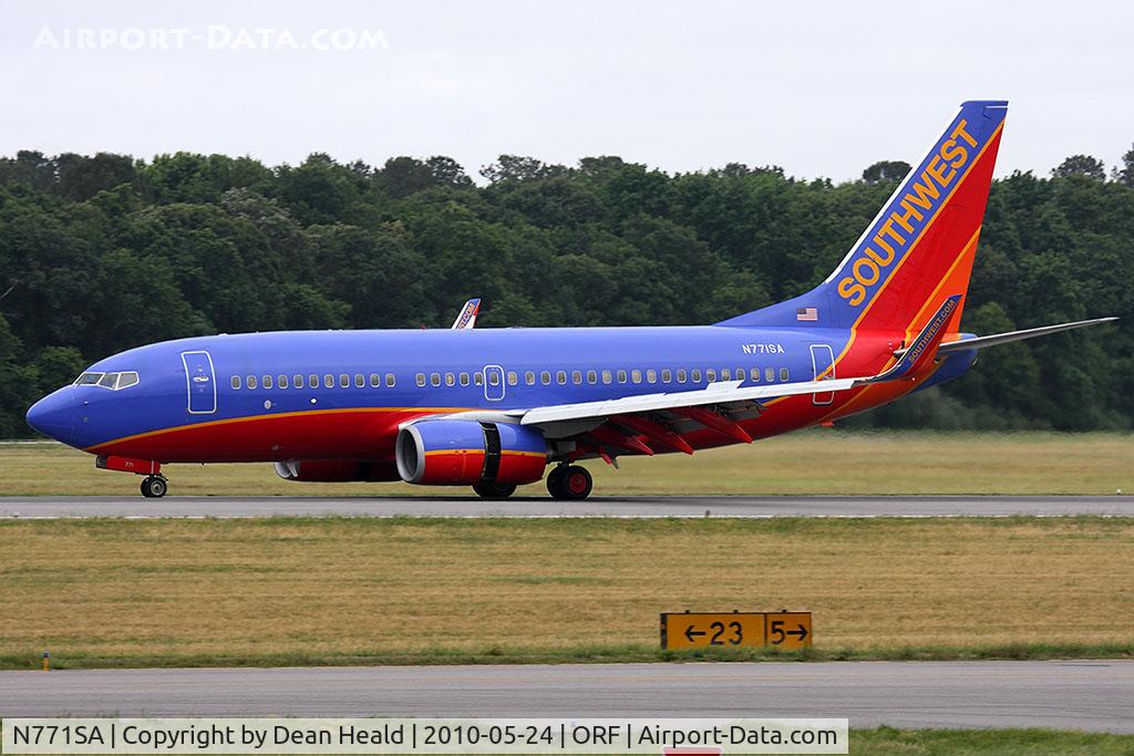 N771SA, 2000 Boeing 737-7H4 C/N 27879, Southwest Airlines N771SA (FLT SWA302) from Tampa Int'l (KTPA) rolling out on RWY 5.
