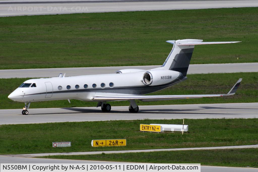 N550BM, 2007 Gulfstream Aerospace GV-SP (G550) C/N 5171, Heading for departure
