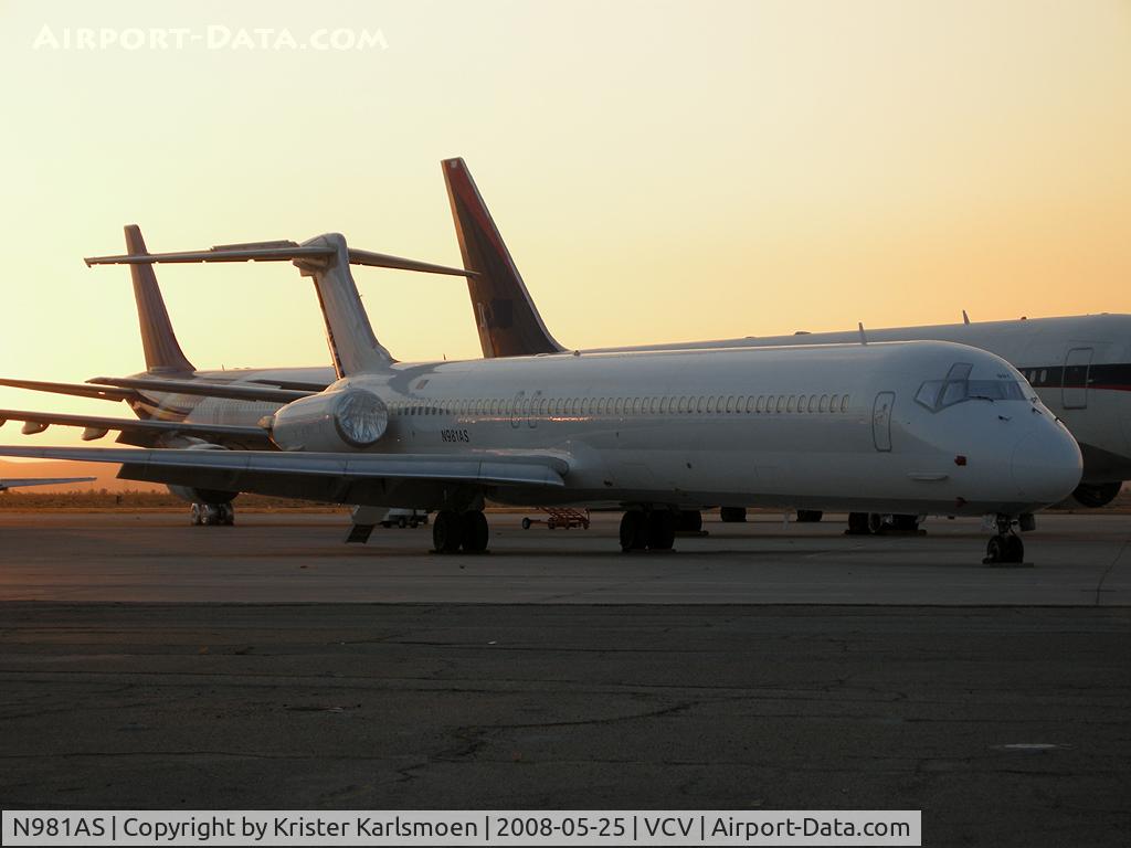 N981AS, 1997 McDonnell Douglas MD-83 (DC-9-83) C/N 53472, Nice evening here. I love California!