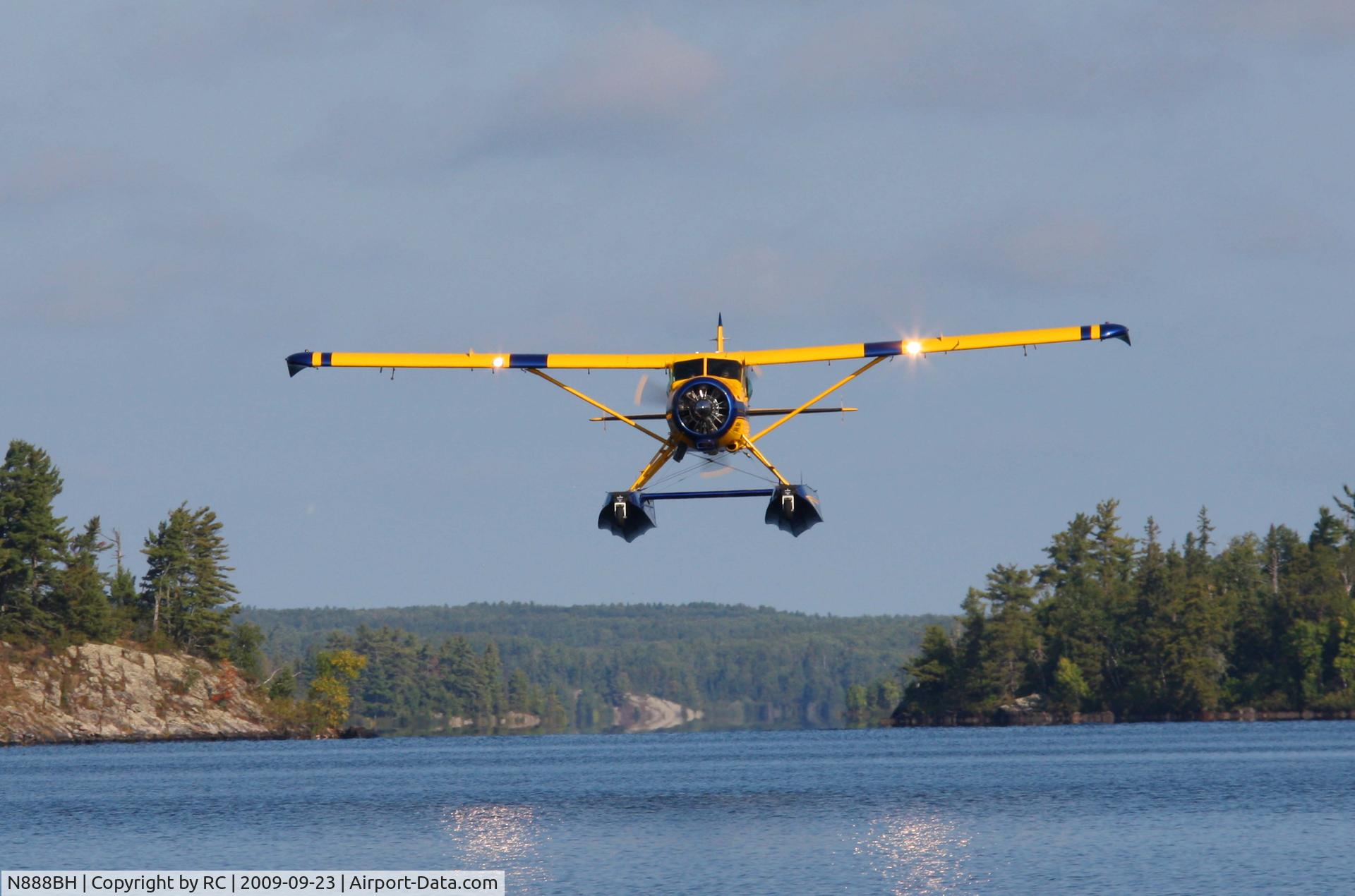 N888BH, 1951 De Havilland Canada DHC-2 Beaver Mk.I (L20A) C/N 110, Low Pass Fast