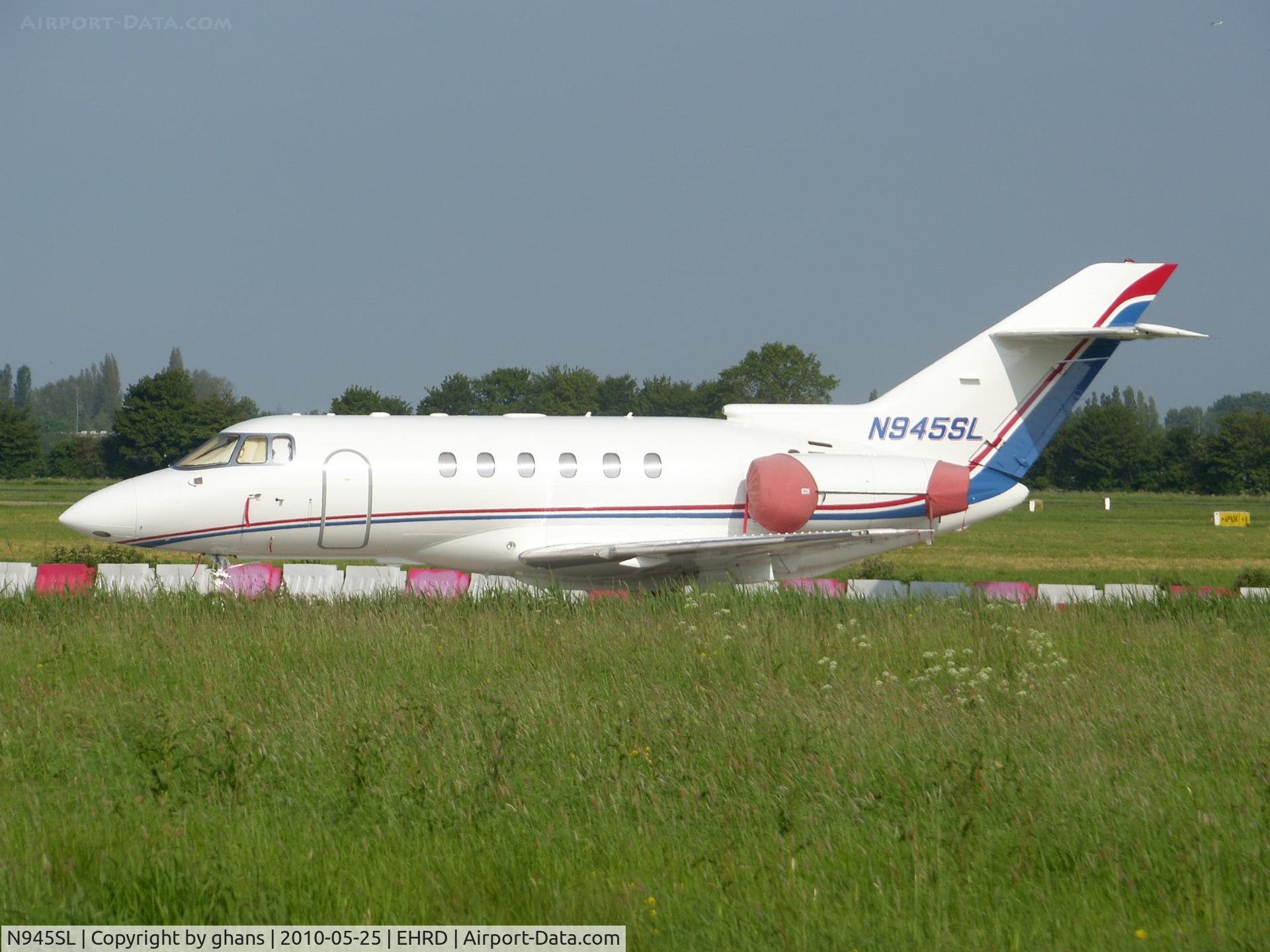 N945SL, 2003 Raytheon Hawker 800XP C/N 258626, Parked at Jetcentre