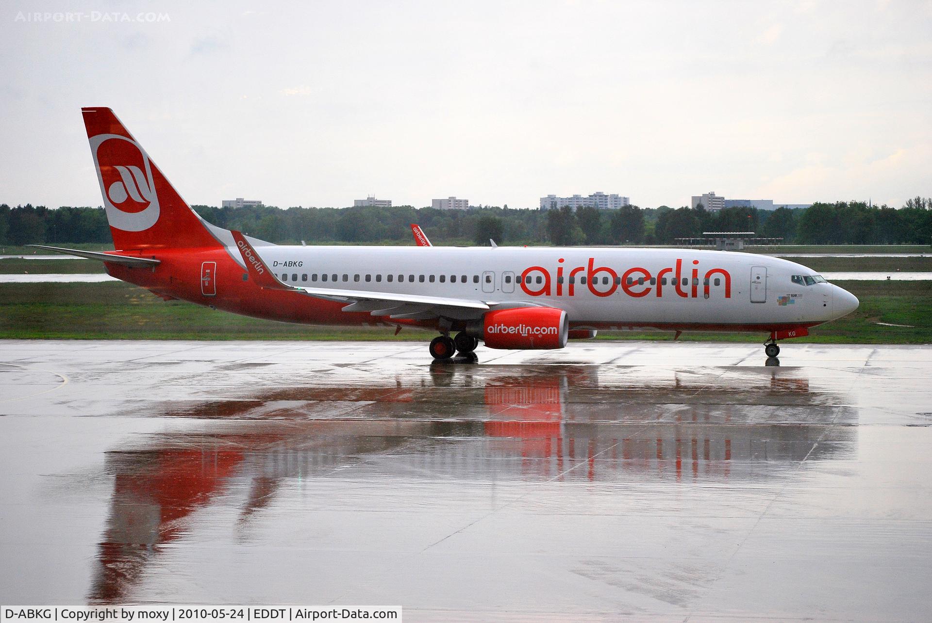 D-ABKG, 2009 Boeing 737-86J C/N 37746, Boeing 737-86J at a rather damp Berlin Tegel