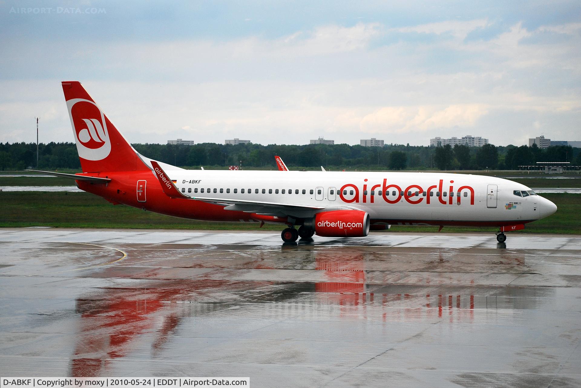 D-ABKF, 2009 Boeing 737-86J C/N 37745, Boeing 737-86J at a rather damp Berlin Tegel