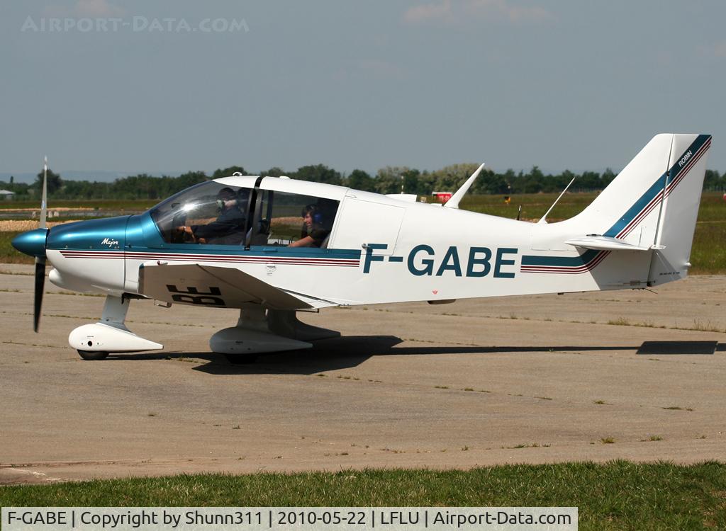 F-GABE, Robin DR-400-160 Chevalier C/N 1119, Arriving at the Airclub after a light flight...