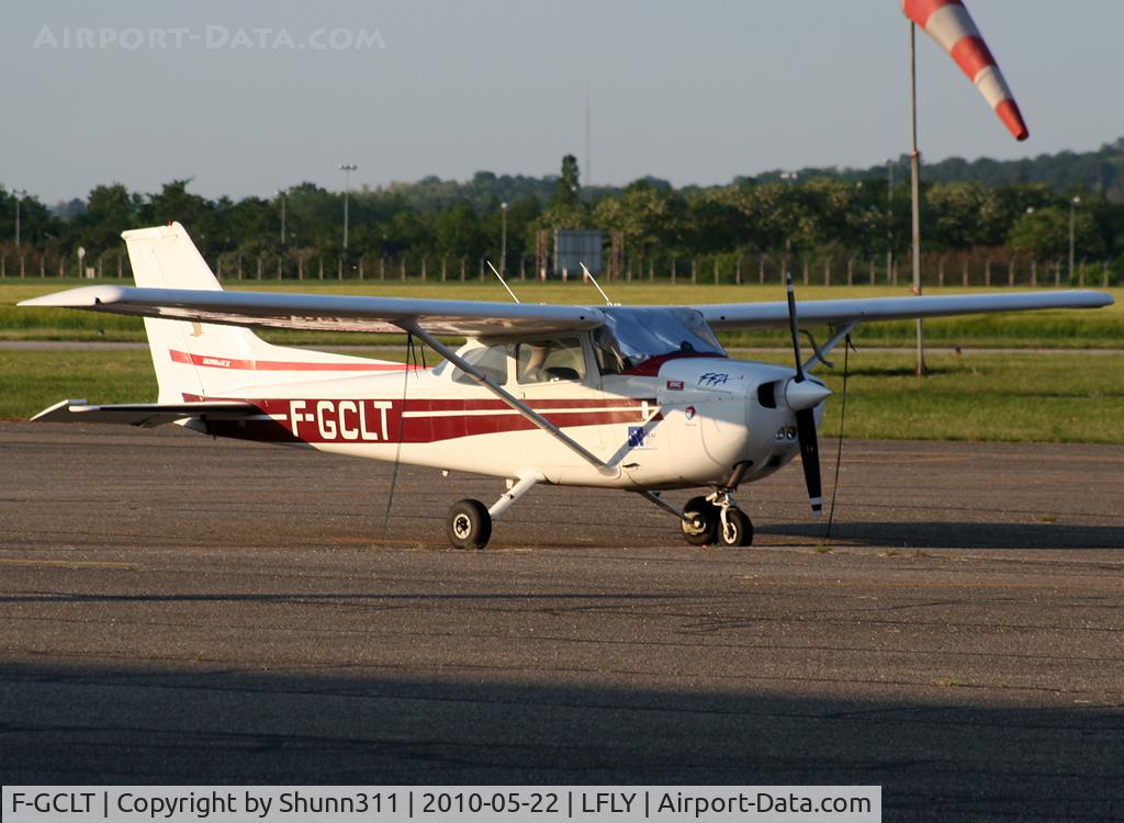 F-GCLT, Reims F172N Skyhawk C/N 1894, Parked at the General Aviation...