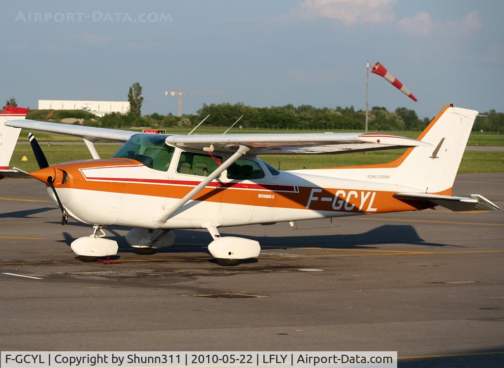 F-GCYL, Reims F172P C/N 2086, Parked at the General Aviation...