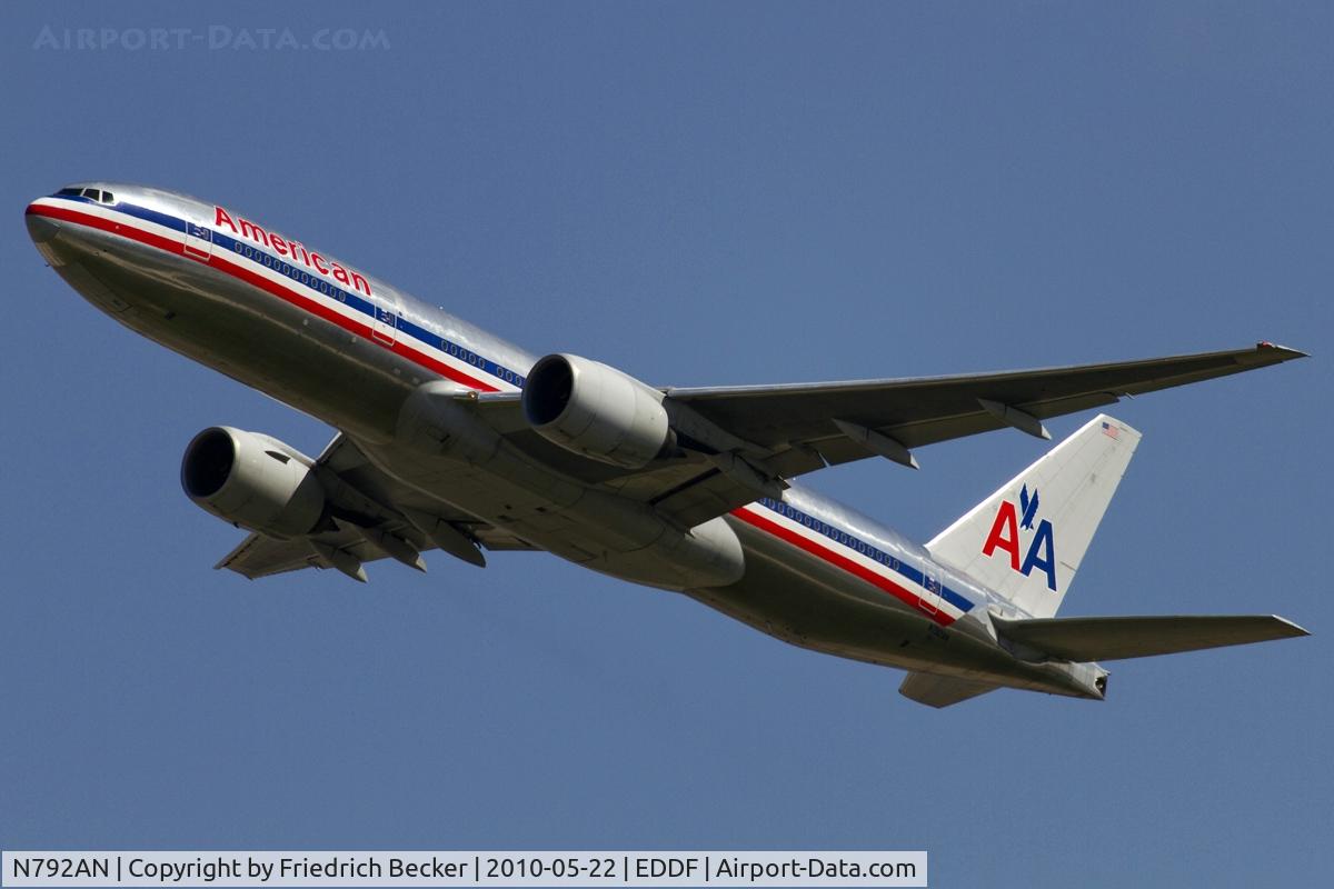 N792AN, 2000 Boeing 777-223 C/N 30253, departing via RW25R