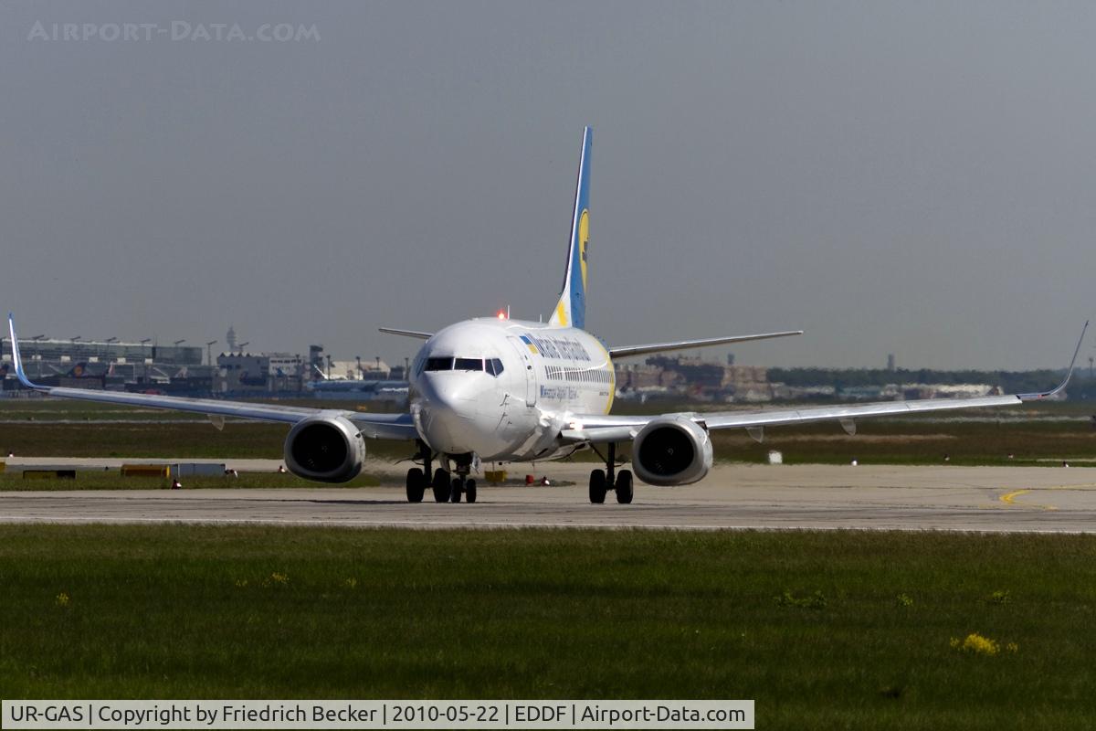 UR-GAS, 1993 Boeing 737-528 C/N 25236, waiting at the holding point RW18W