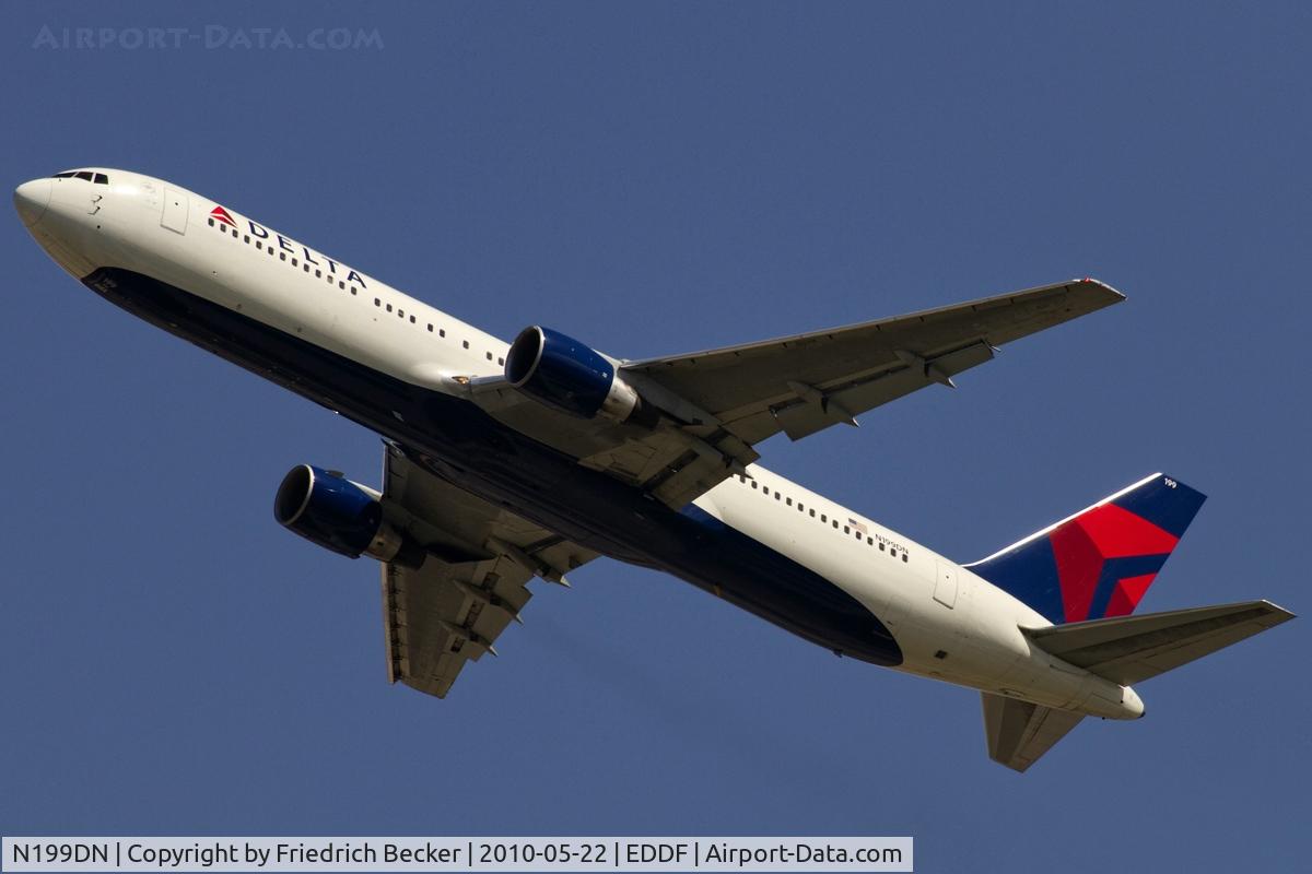 N199DN, 1998 Boeing 767-332/ER C/N 28456, departing via RW25R