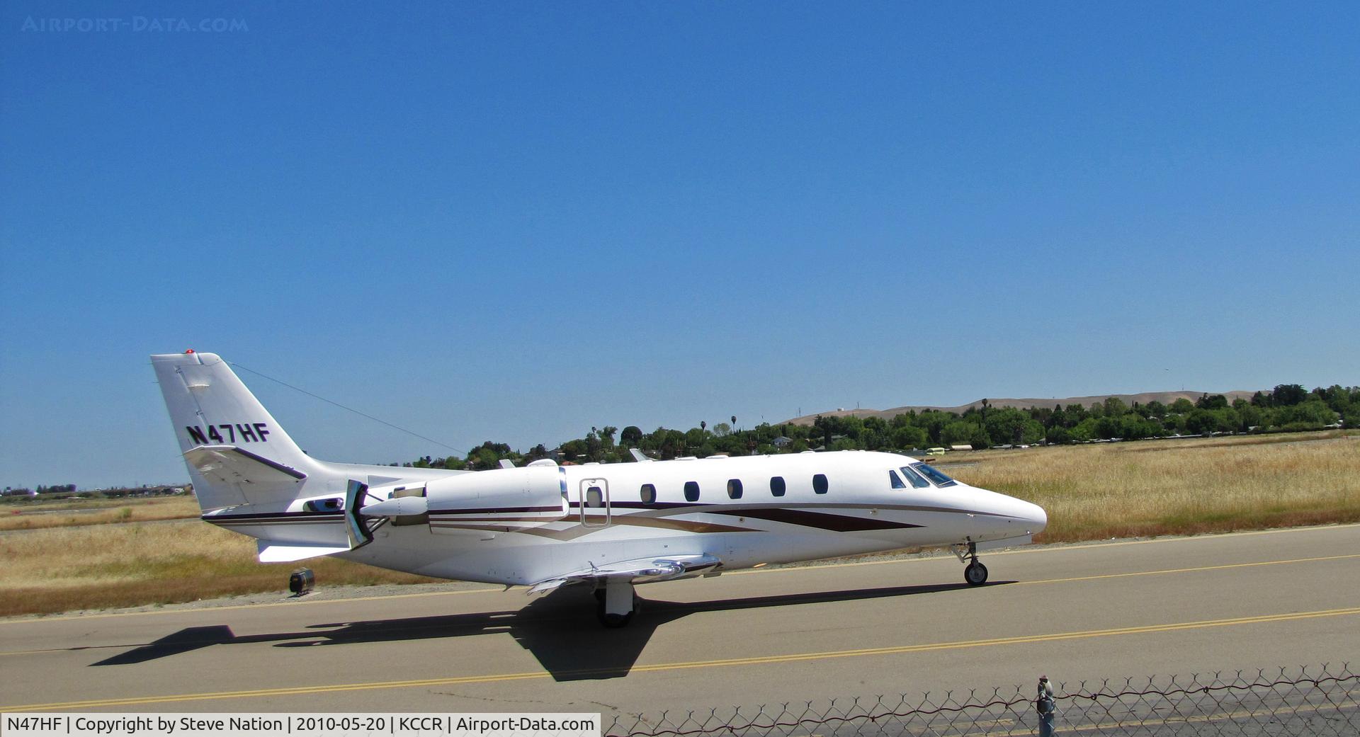 N47HF, 2003 Cessna 560XL C/N 560-5347, 2003 Cessna 560XL taxying for take-off with thrust reversers extended to acknowledge two waving 3-year old kids at fence!