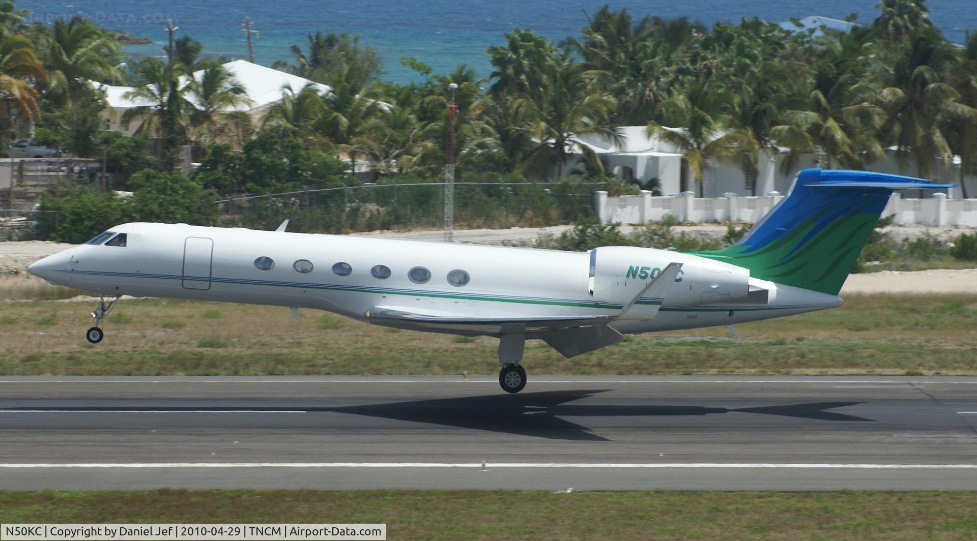 N50KC, 2001 Gulfstream Aerospace G-V C/N 659, N50KC landing at TNCM