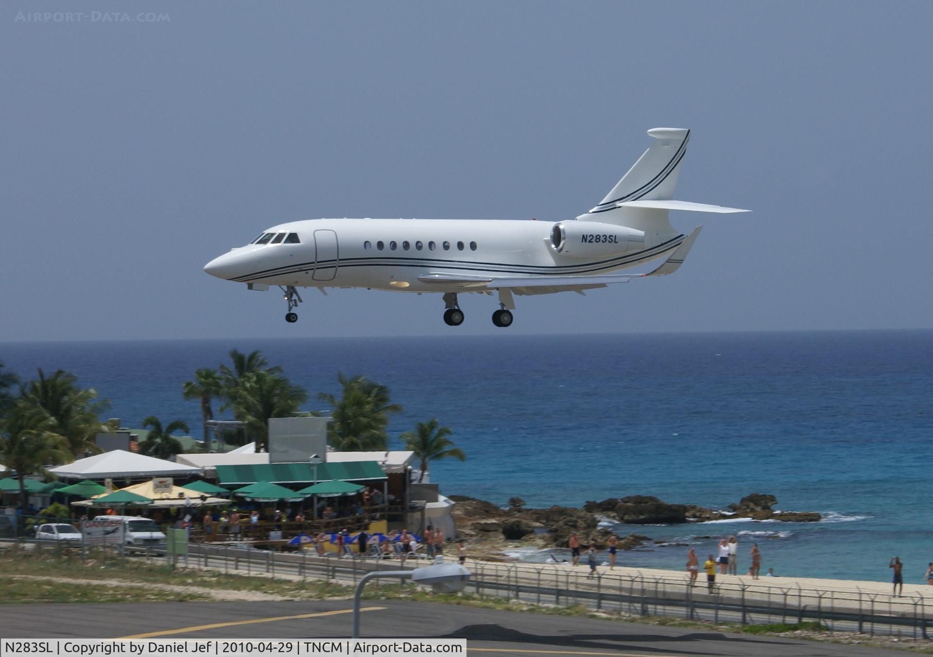 N283SL, 2006 Dassault Falcon 2000EX C/N 83, N238SL over the tresh hold at TNCM