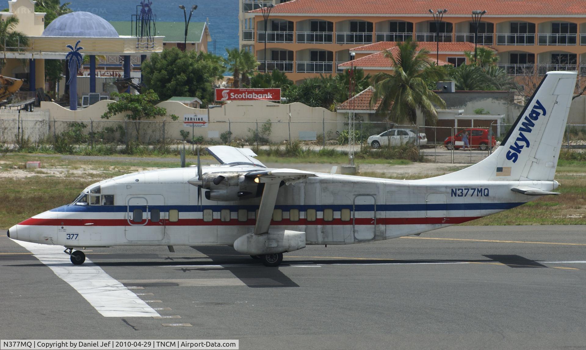 N377MQ, 1986 Short SD3-60-200 C/N SH3699, N377MQ At the lines for take off