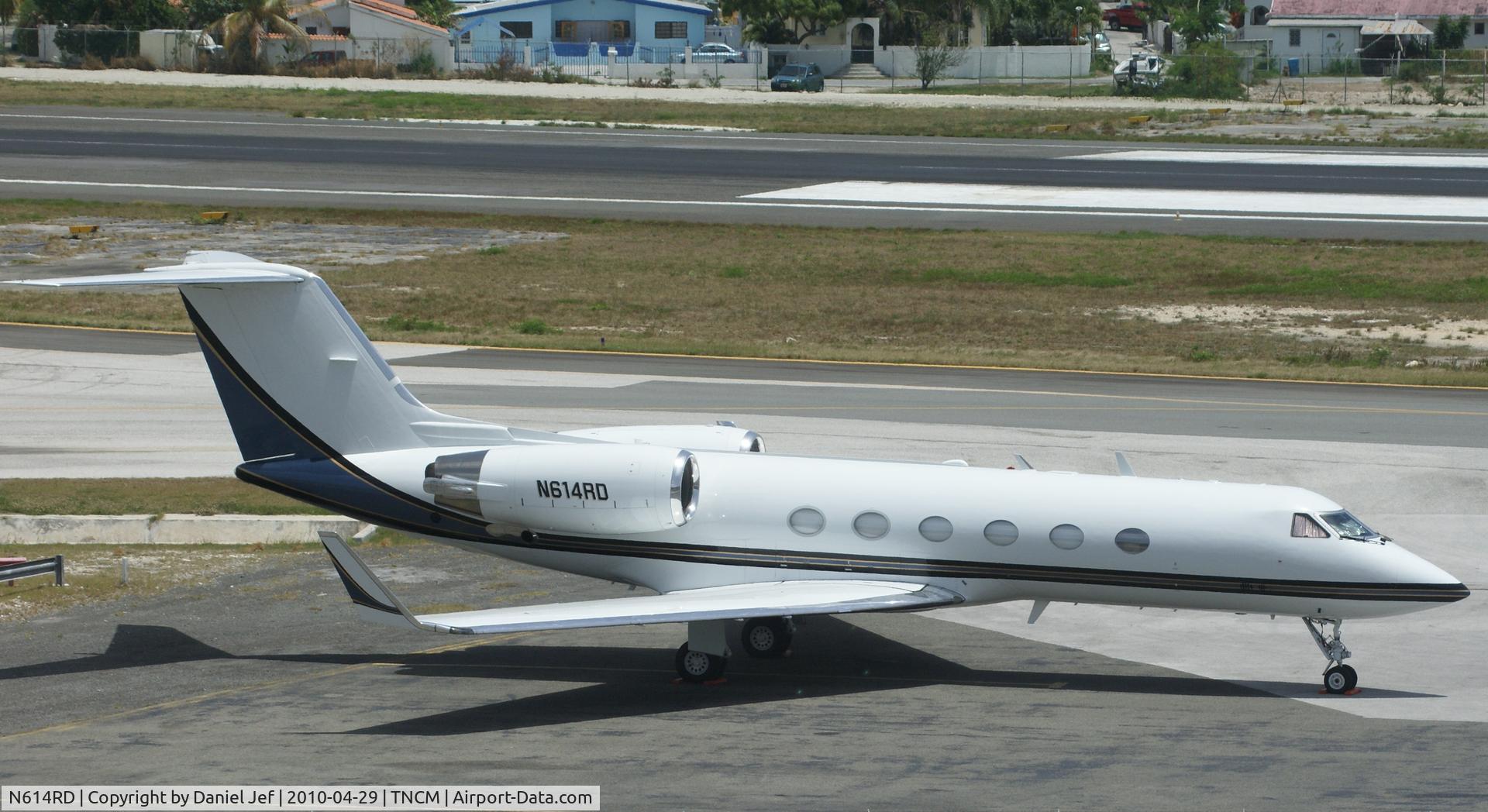 N614RD, 1986 Gulfstream Aerospace G-IV C/N 1006, N614RD park at the cargo ramp at TNCM