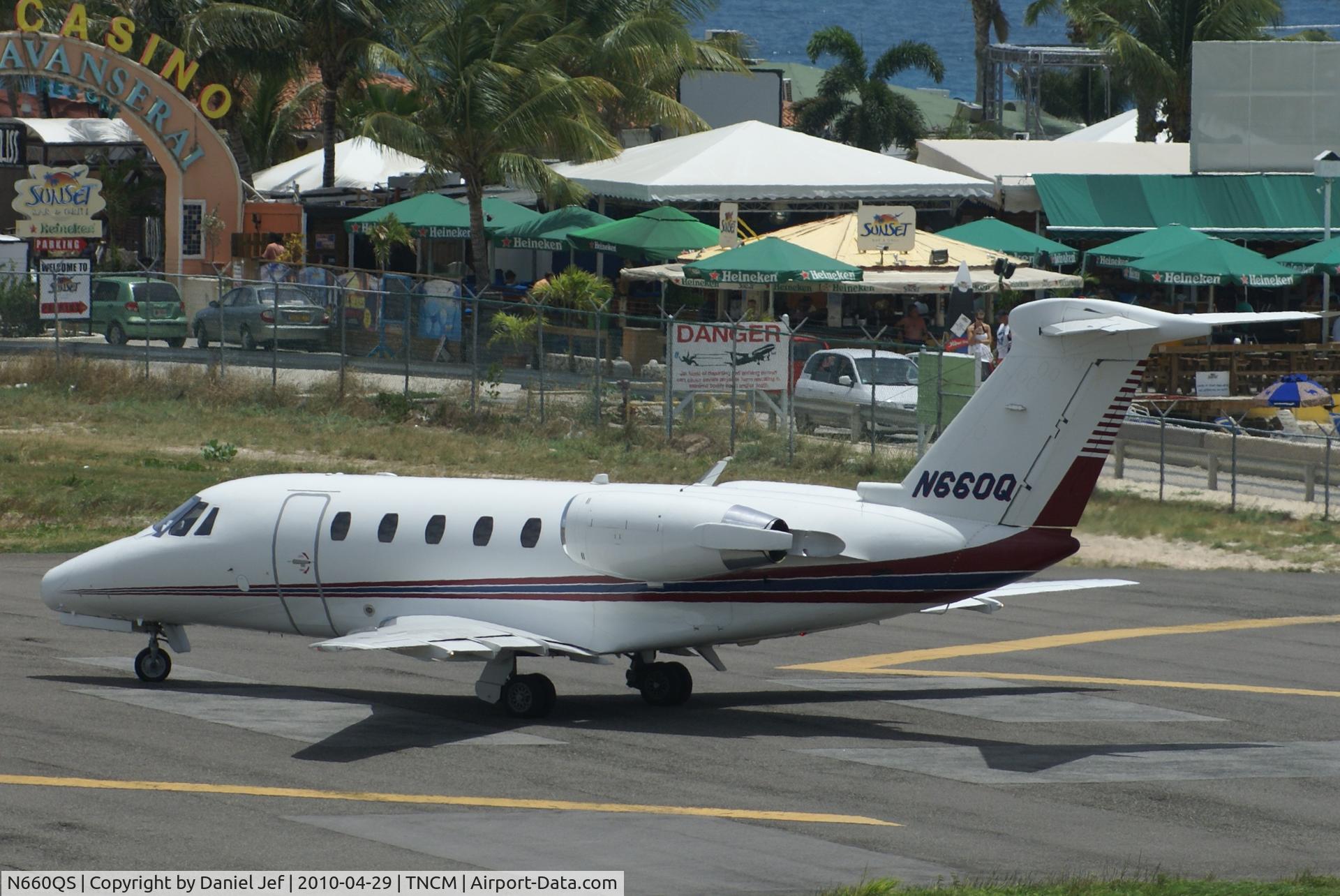 N660QS, 2006 Cessna 560XLS Citation Excel C/N 560-5647, N660Q making there final turn befor take off at TNCM