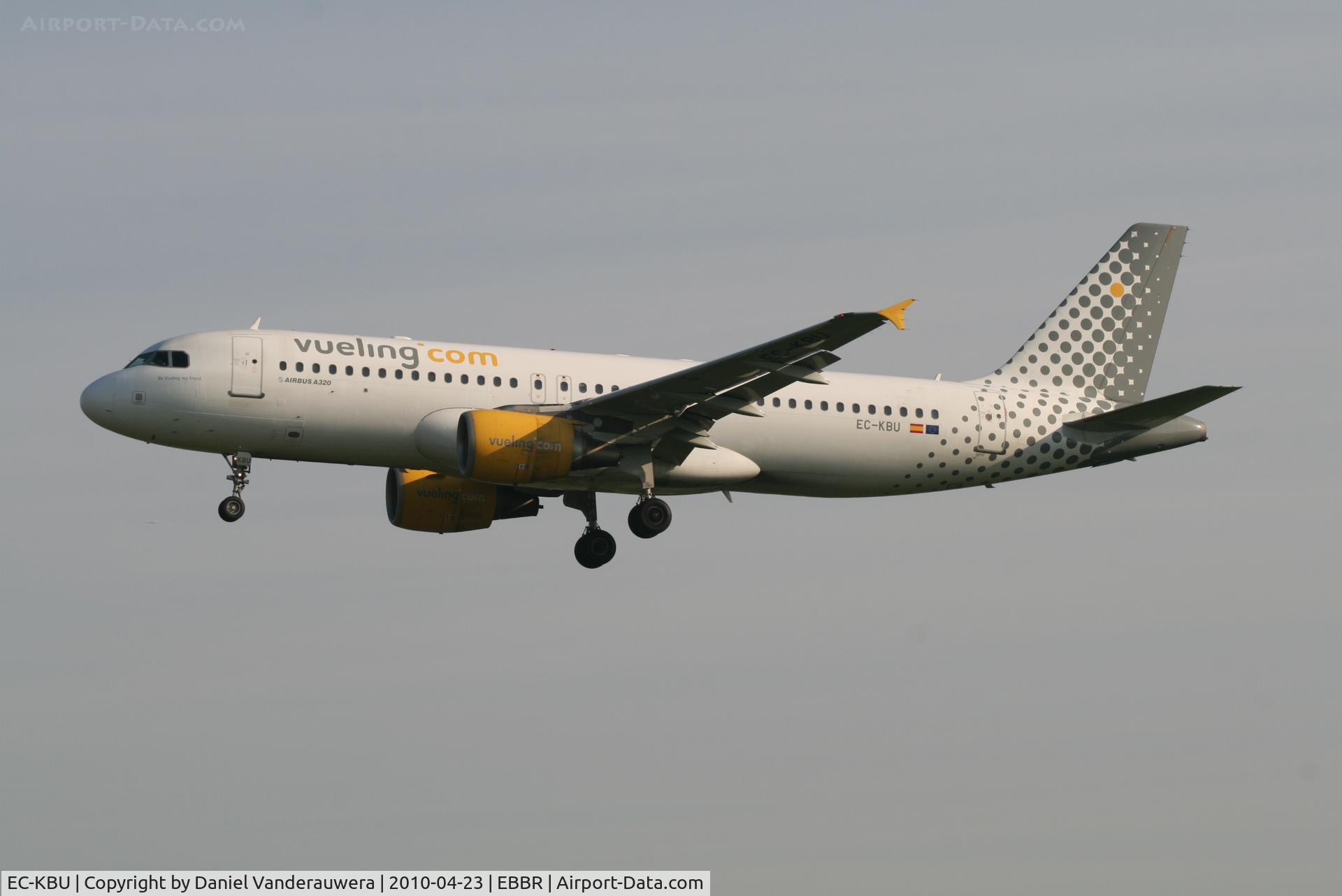 EC-KBU, 2001 Airbus A320-214 C/N 1413, Arrival of flight VY8920 to RWY 25L