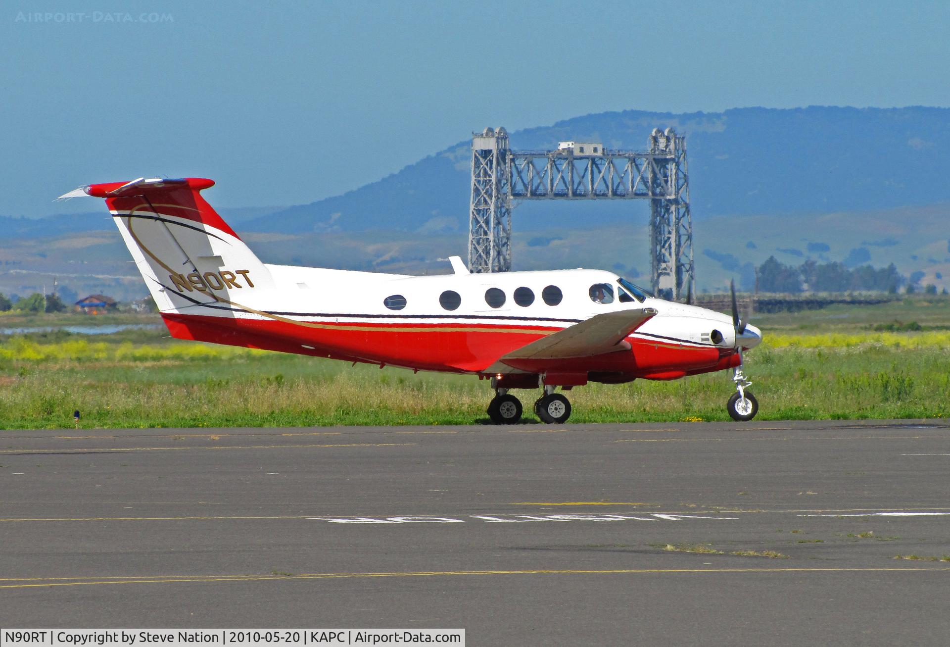 N90RT, 1981 Beech F90 King Air C/N LA-146, Beautiful (looks like new!) 1981 Beech F90 King Air taxying out for take-off to John Wayne Airport (KSNA)