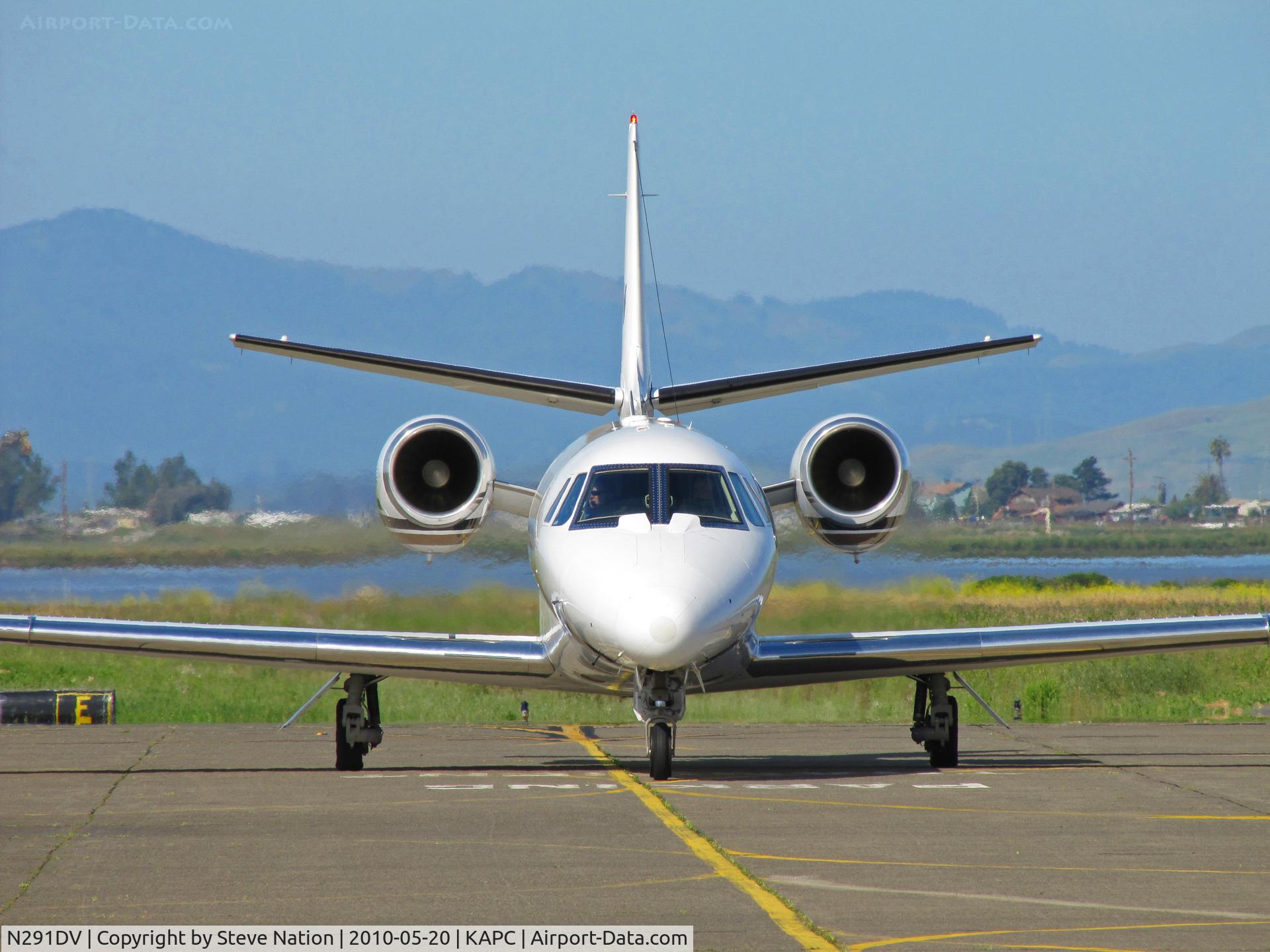 N291DV, 2001 Cessna 560XL C/N 560-5146, Head-on shot of 2001 Cessna 560XL arriving KAPC from KSNA