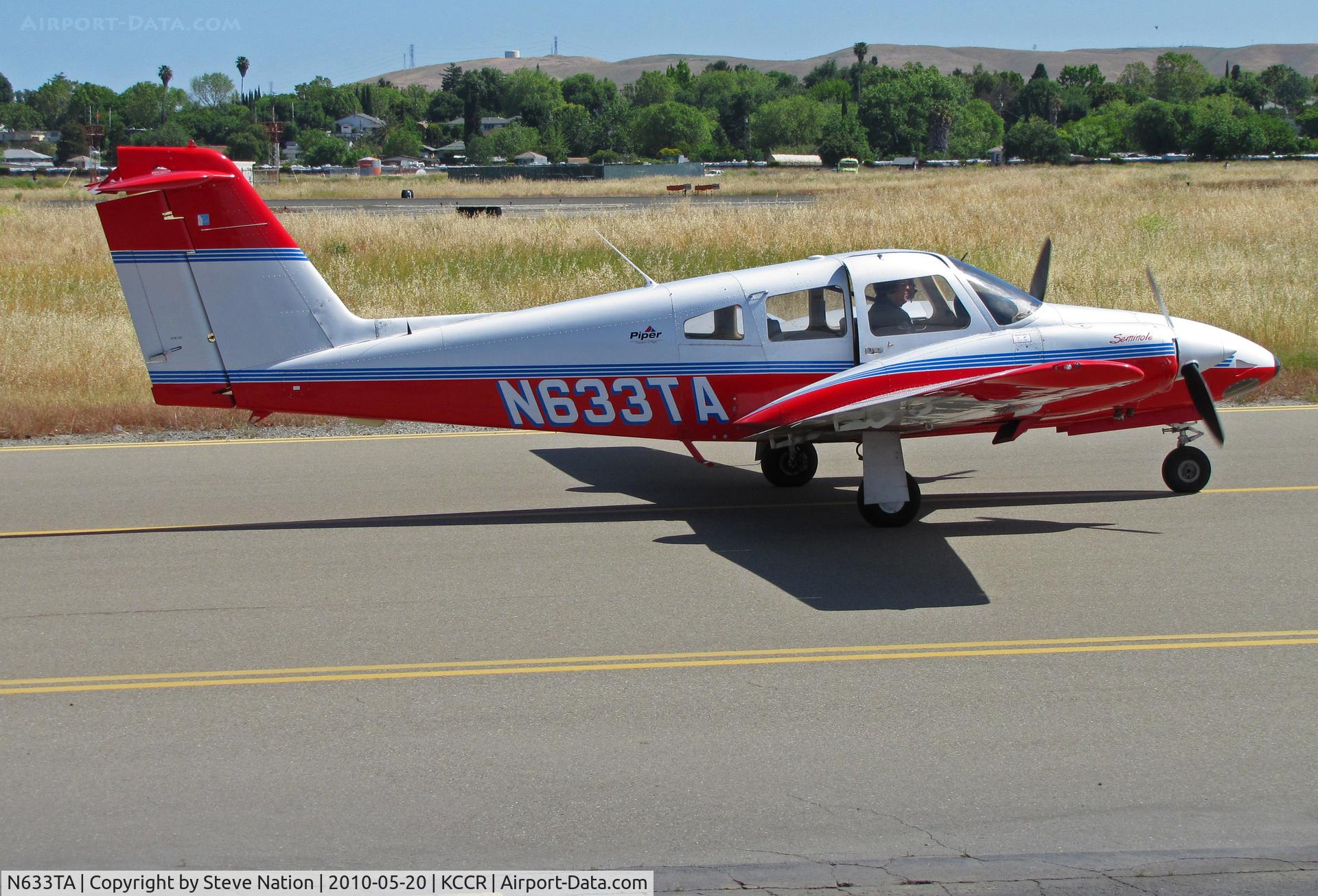 N633TA, 2001 Piper PA-44-180 Seminole C/N 4496052, 2001 Piper PA-44-180 taxying out for training flight