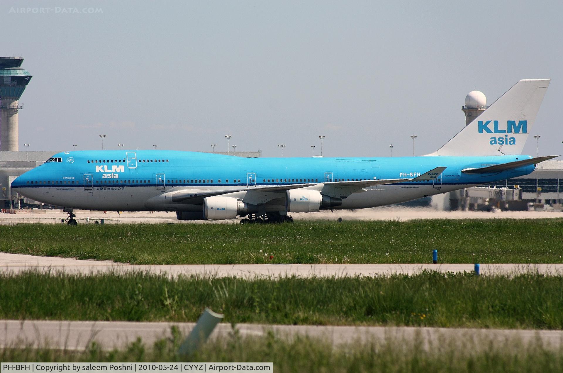 PH-BFH, 1990 Boeing 747-406BC C/N 24518, KLM taxing on Hotel to terminal 3. Picture taken from north firehall.