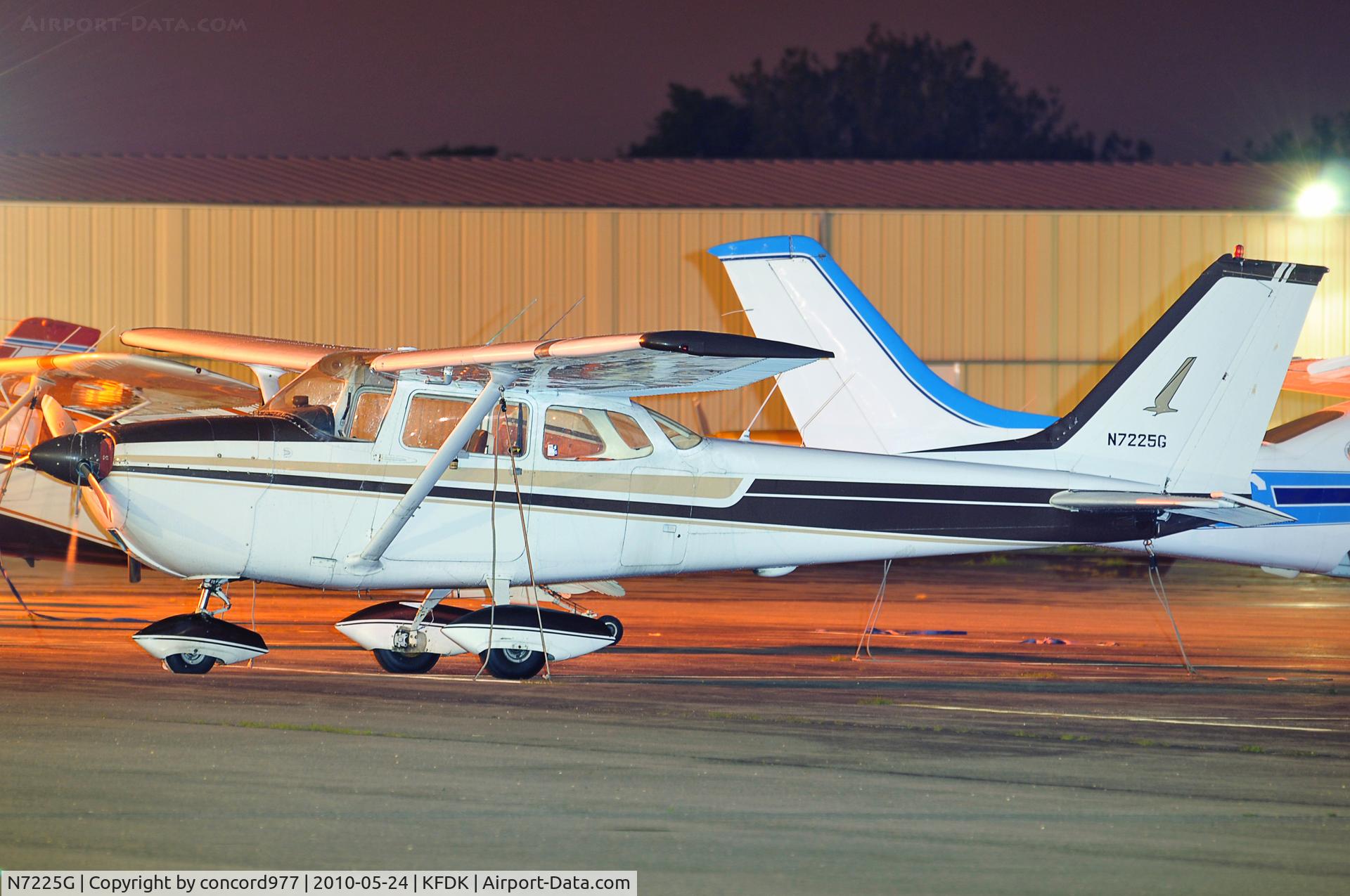 N7225G, 1970 Cessna 172K Skyhawk C/N 17258925, Seen at KFDK on 5/24/2010.