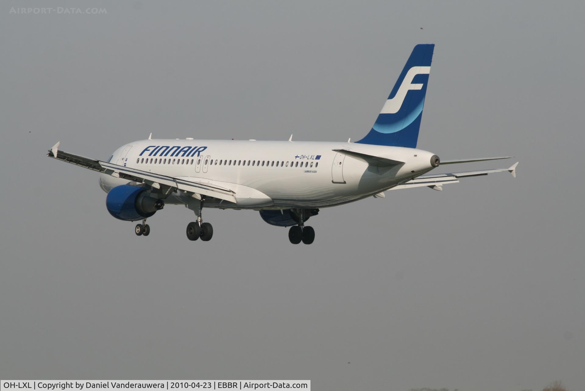 OH-LXL, 2003 Airbus A320-214 C/N 2146, Flight AY811 is descending to RWY 25L