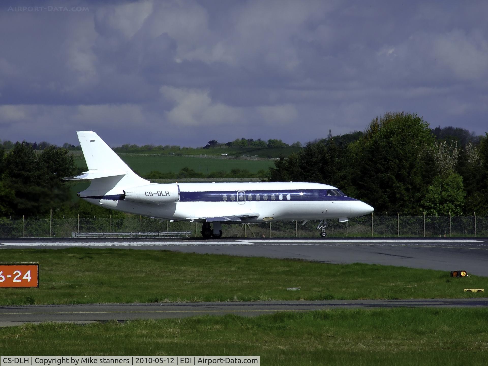 CS-DLH, 2008 Dassault Falcon 2000EX C/N 149, Netjets Falcon 2000EX Lined halfway up runway 06