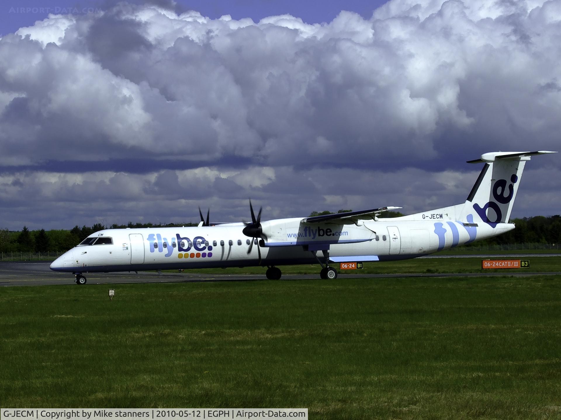 G-JECM, 2005 De Havilland Canada DHC-8-402Q Dash 8 C/N 4118, Flybe Dash8Q-402 Taxiing to runway 06
