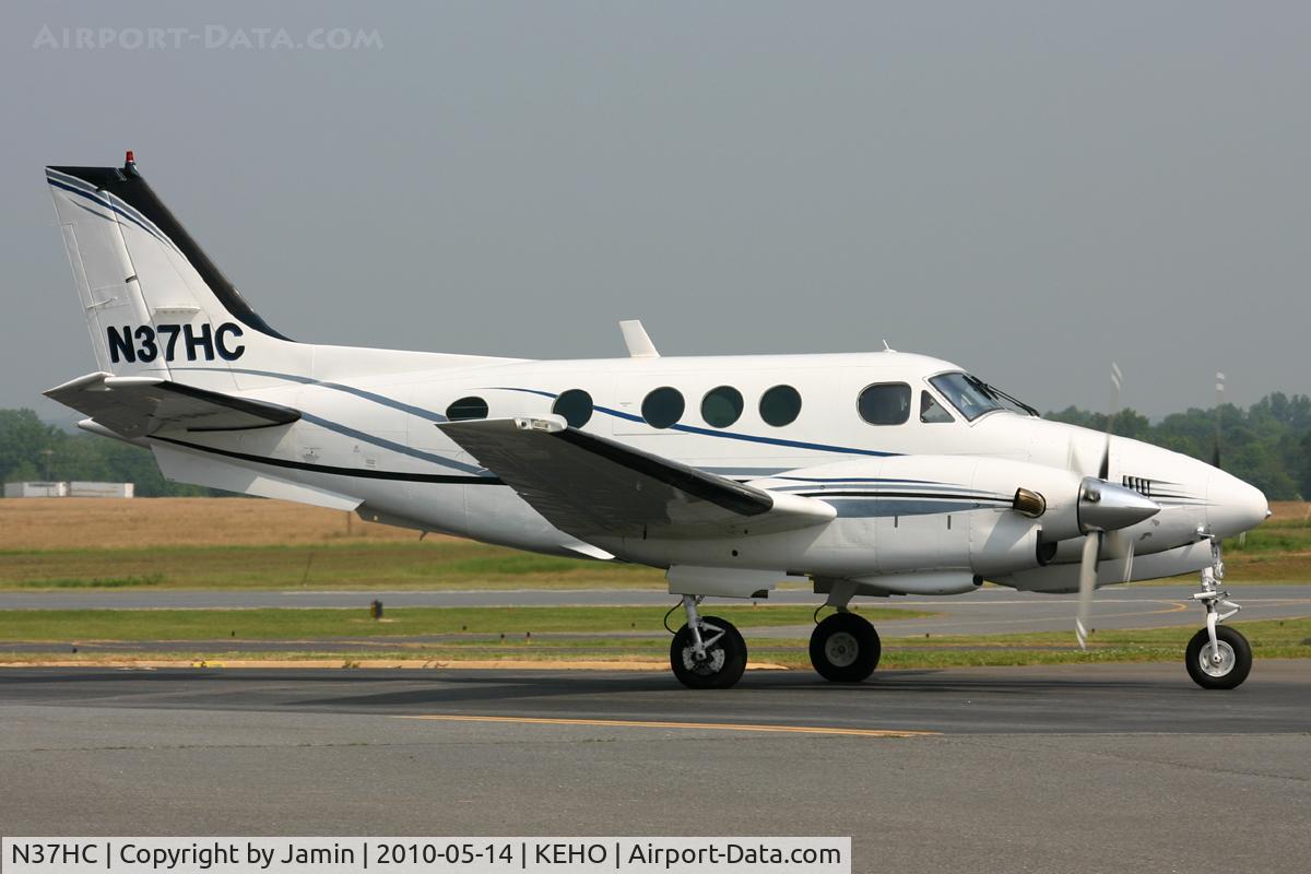 N37HC, 1974 Beech E-90 King Air King Air C/N LW-108, Stopping in for the day.