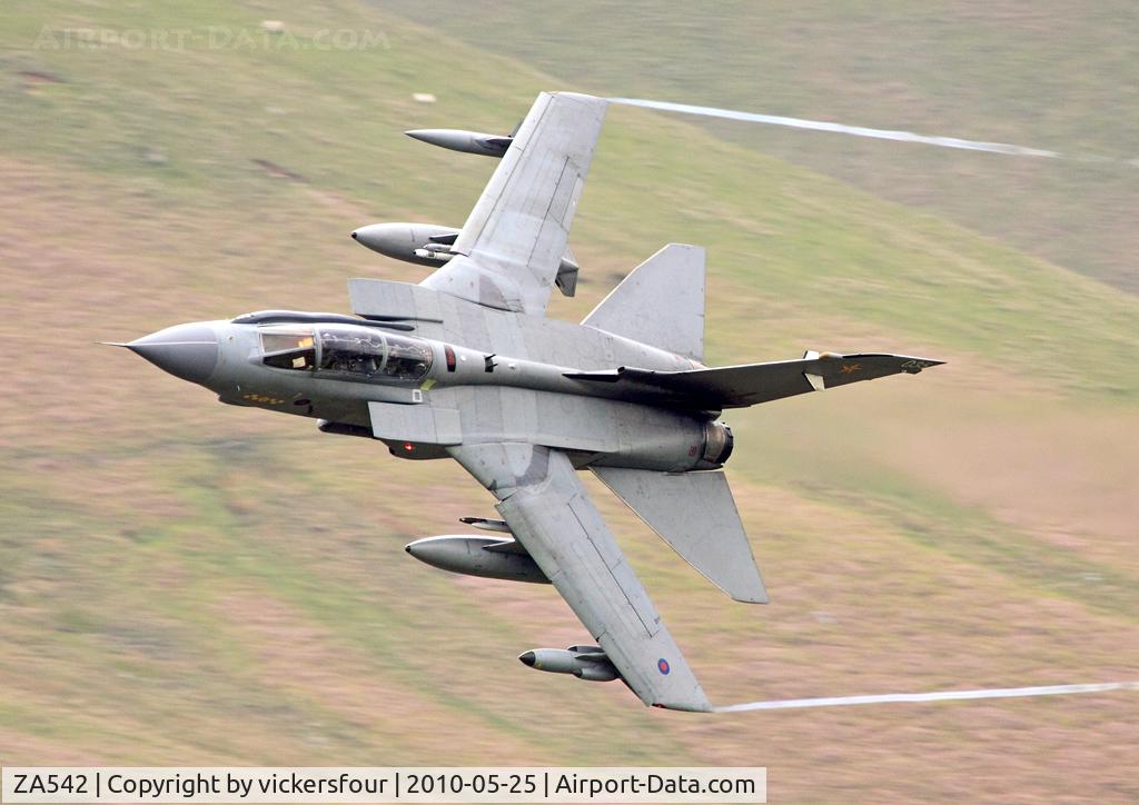 ZA542, 1981 Panavia Tornado GR.4 C/N 050/BS012/3026, Royal Air Force. Operated by 31 Squadron, coded '035'. M6 Pass, Cumbria.
