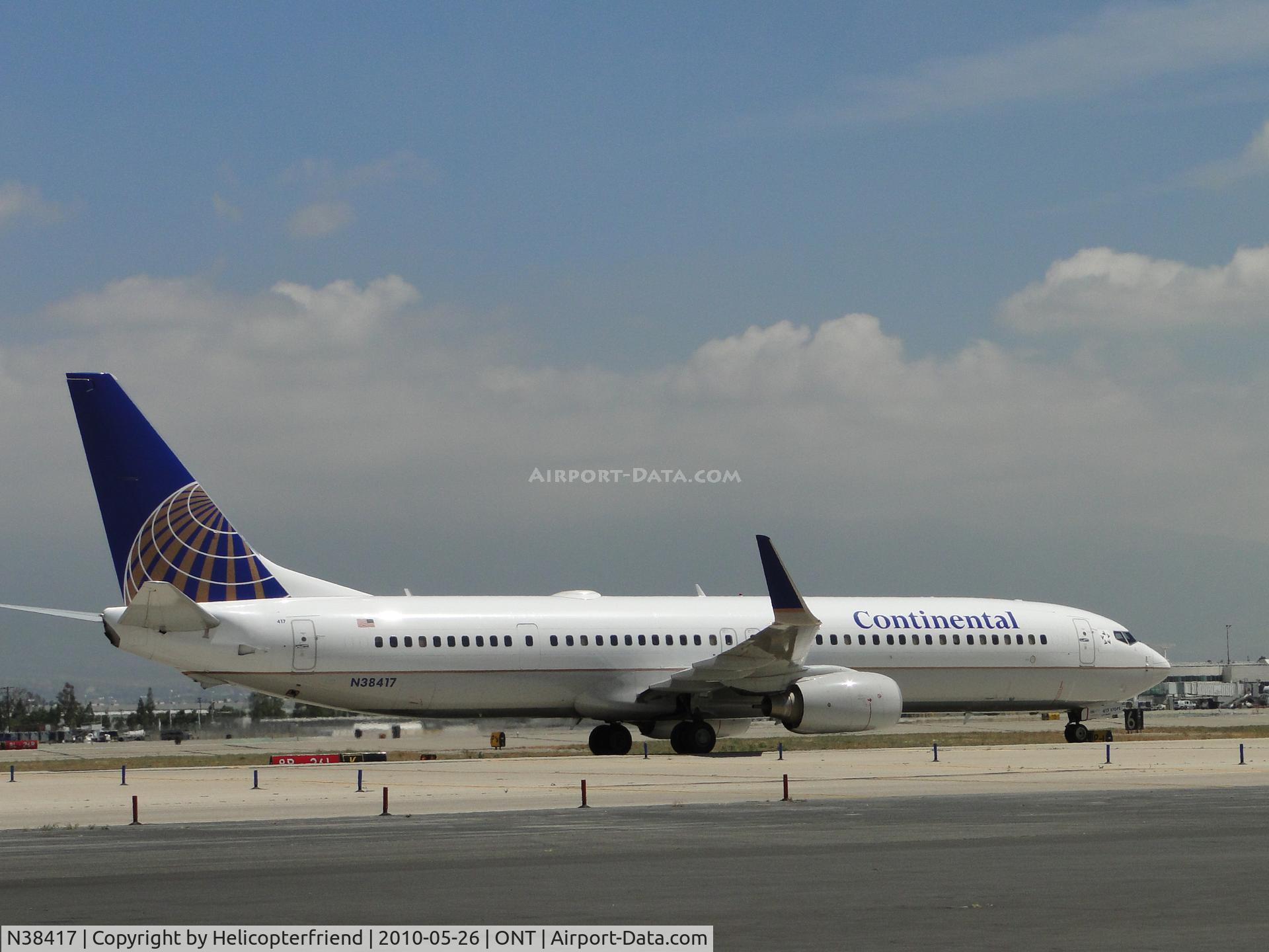 N38417, 2008 Boeing 737-924/ER C/N 31665, Stopped awaiting clearence to cross runway 26L to go to terminal