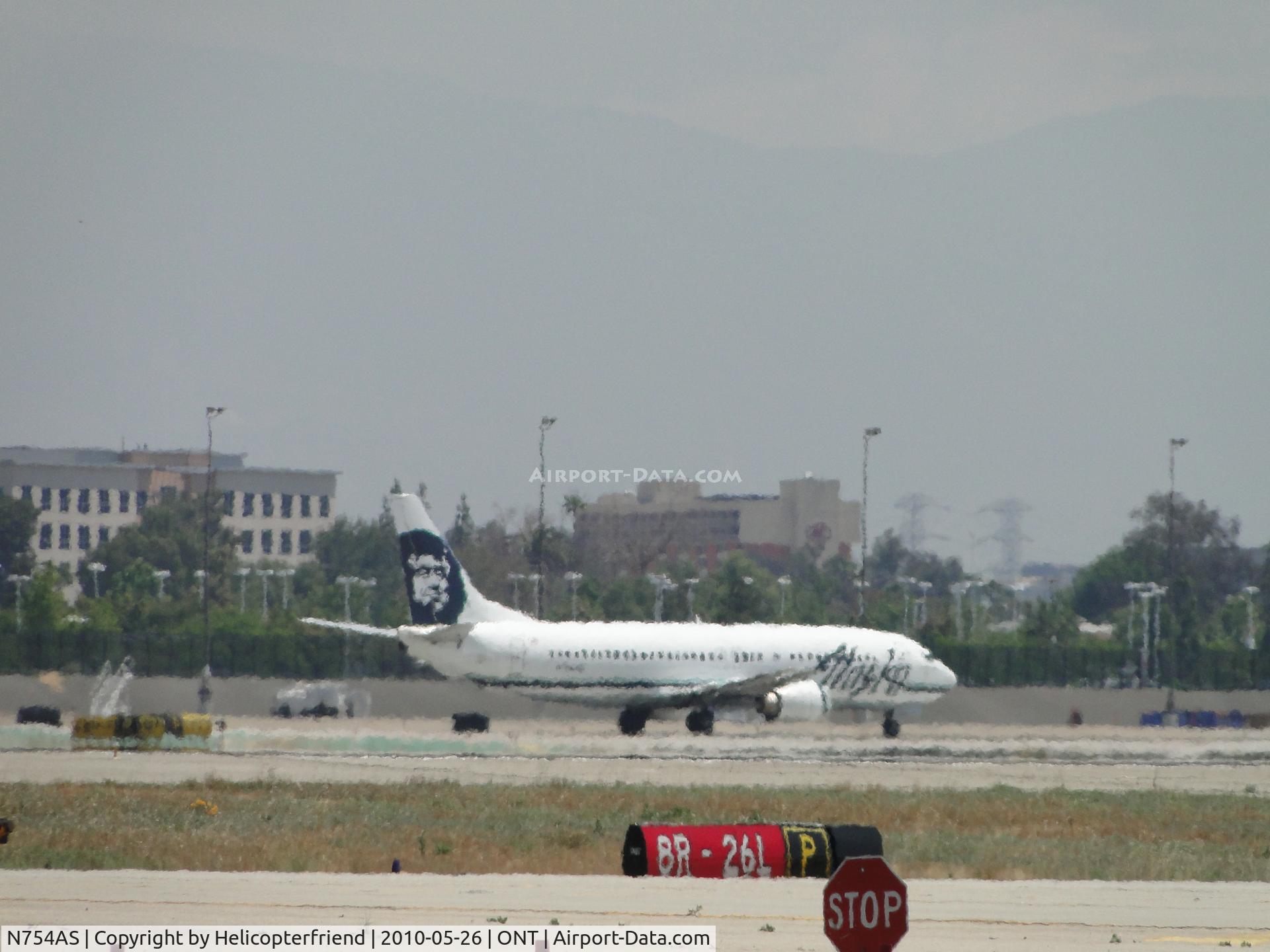 N754AS, 1992 Boeing 737-4Q8 C/N 25095, Eastend of the airport, turning onto runway 26R for take off