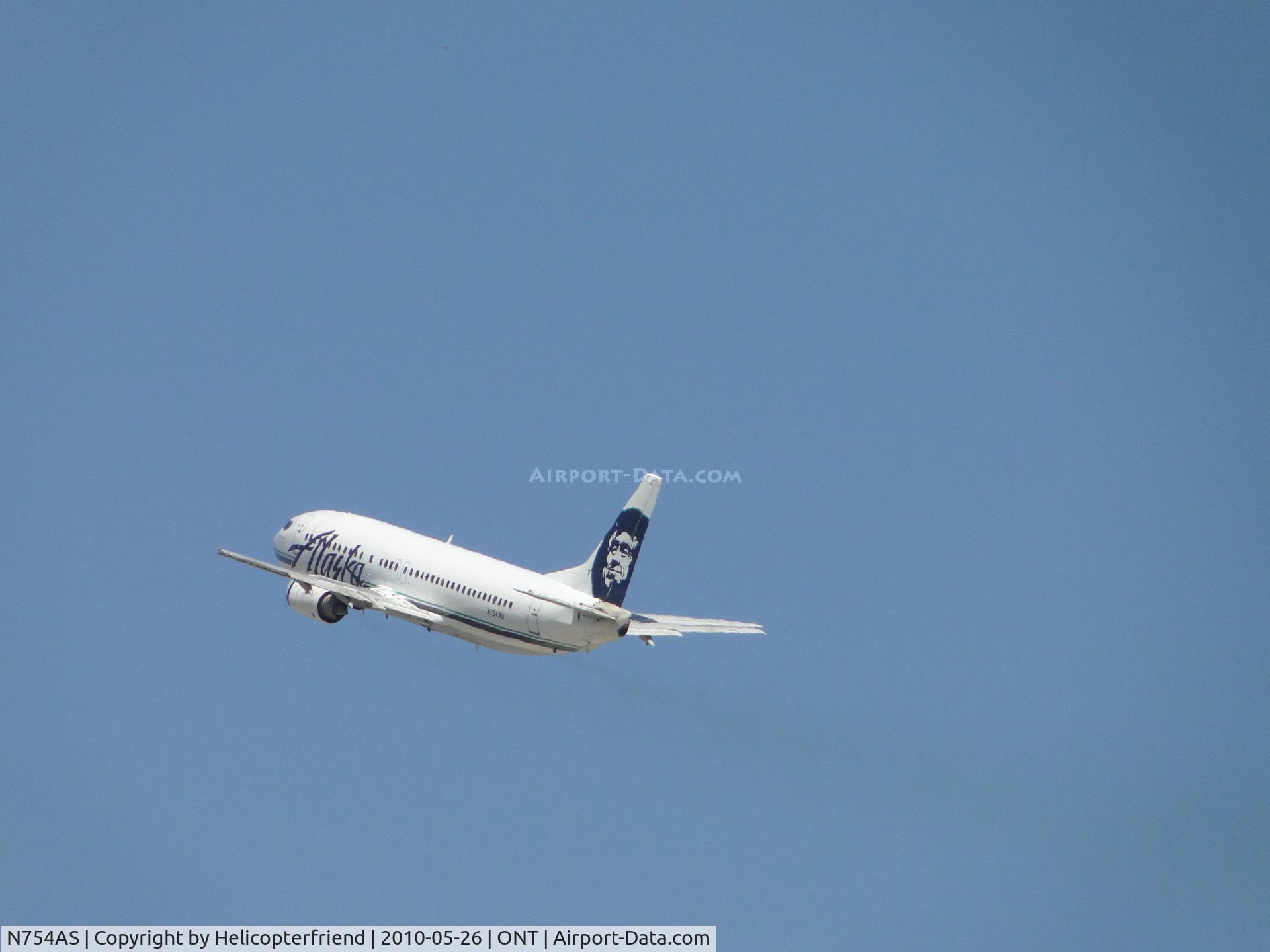 N754AS, 1992 Boeing 737-4Q8 C/N 25095, Clearing 26L westbound