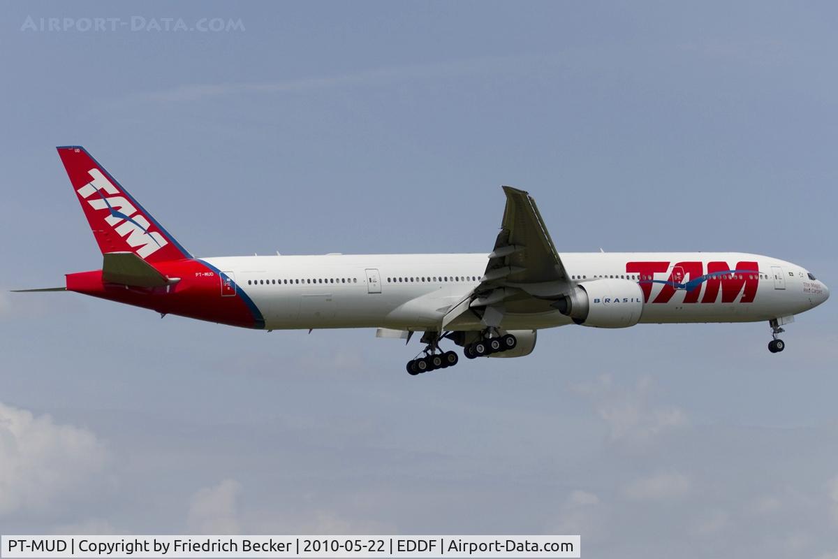 PT-MUD, 2008 Boeing 777-32W/ER C/N 37667, on final RW07R
